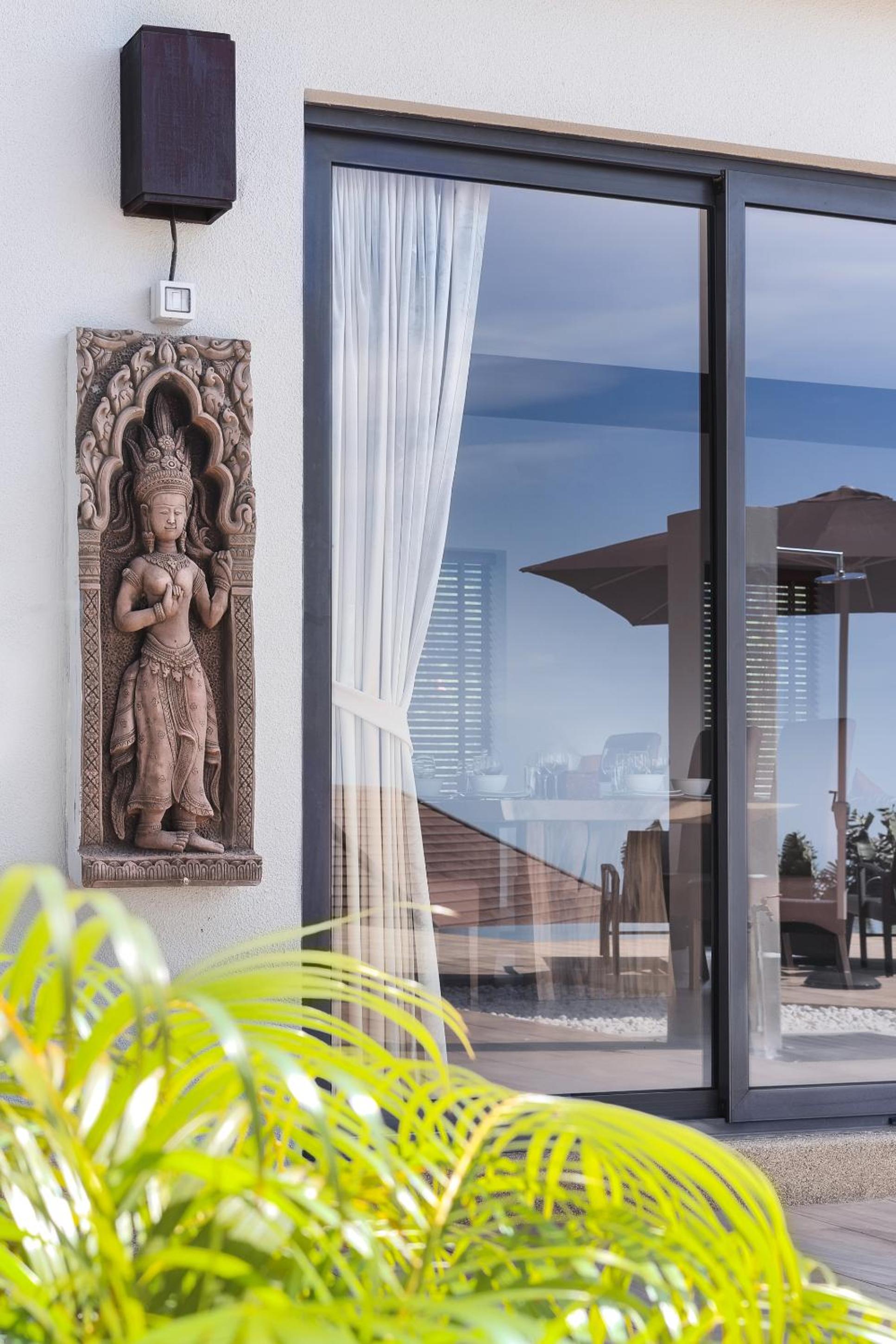 5 Bedroom Sea View Villa Bubbles SDV376 By Samui Dream Villas view 4