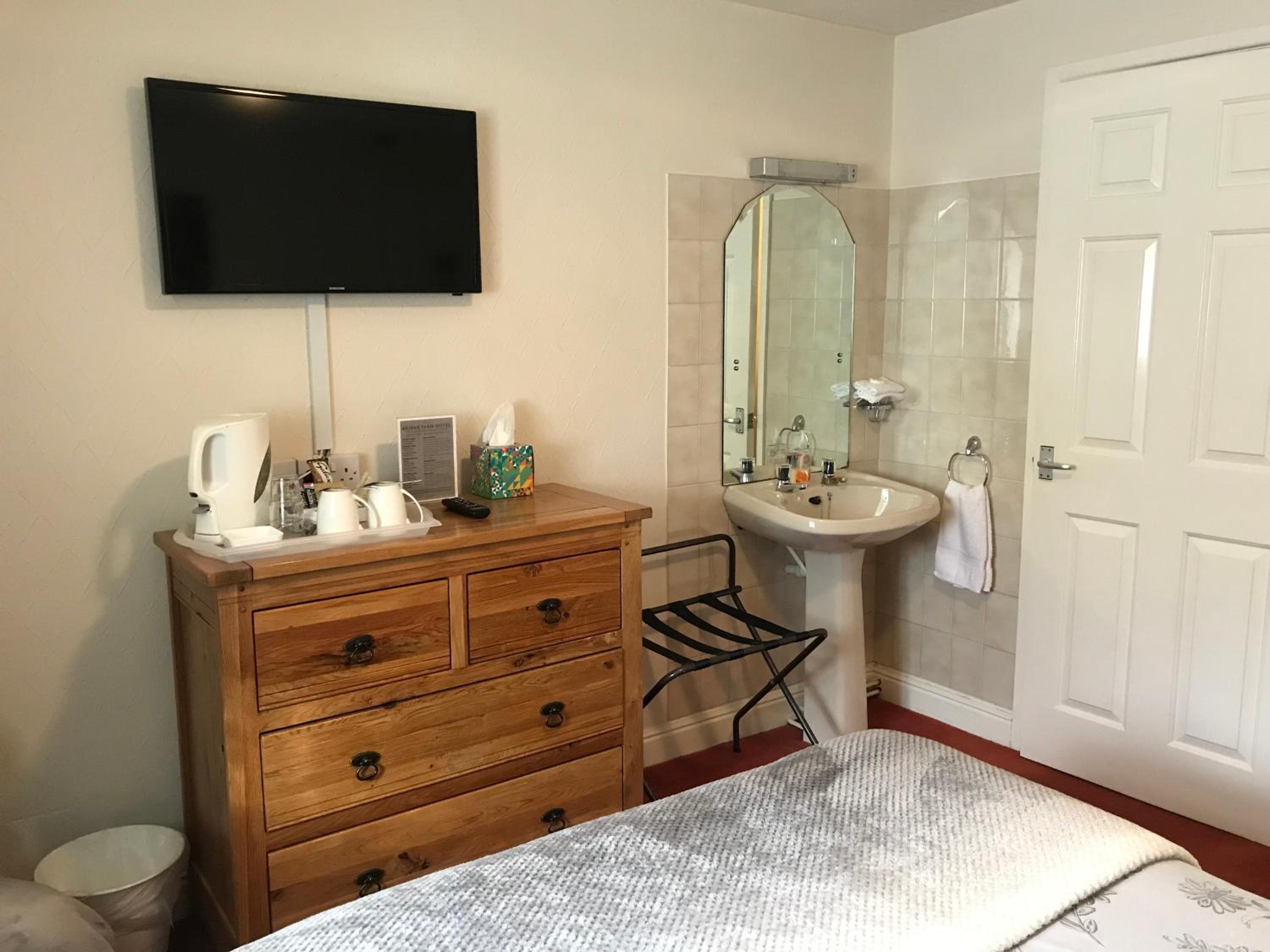 Bridge Farm Hotel