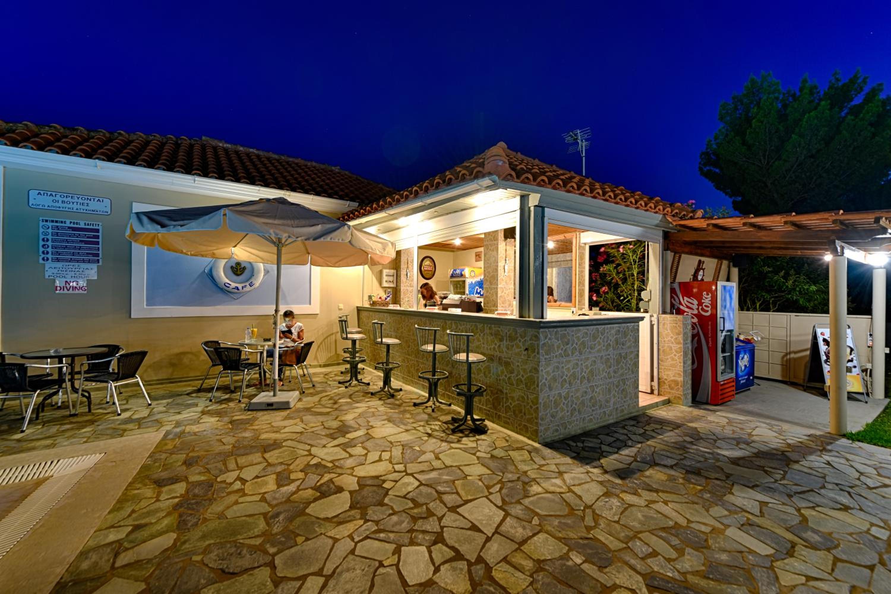 Ionis Hotel