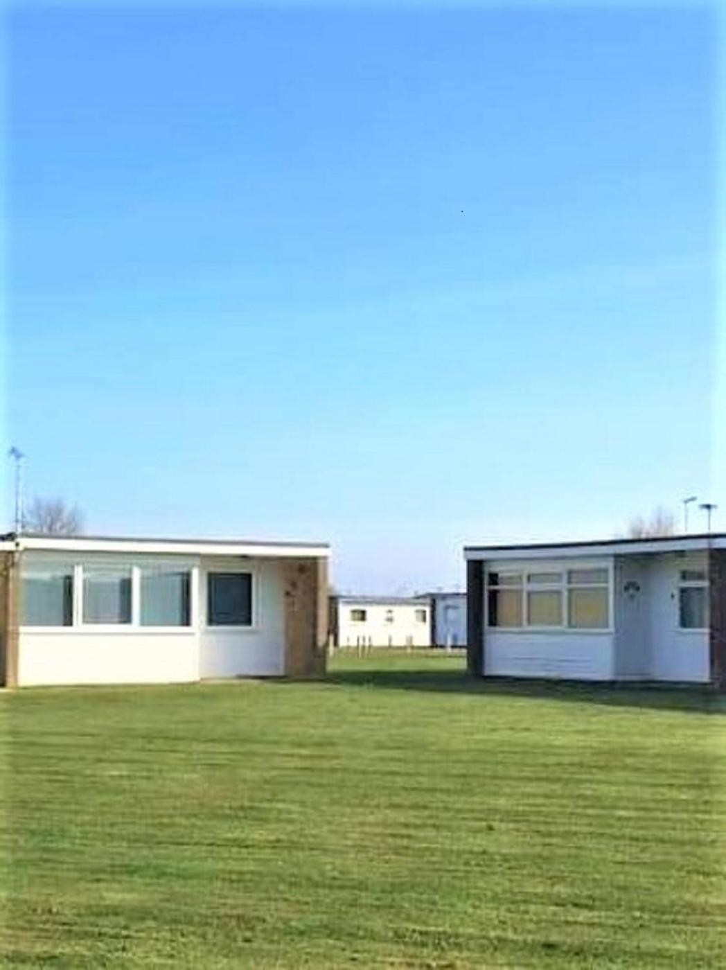 Family Chalets - 5 mins walk to beach, nr Great Yarmouth & Norfolk Broads