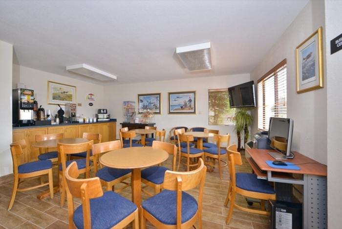 Super 8 by Wyndham Bedford view 5