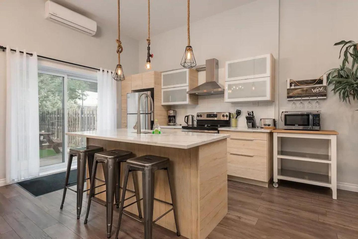 Spacious Townhouse with Rooftop Deck