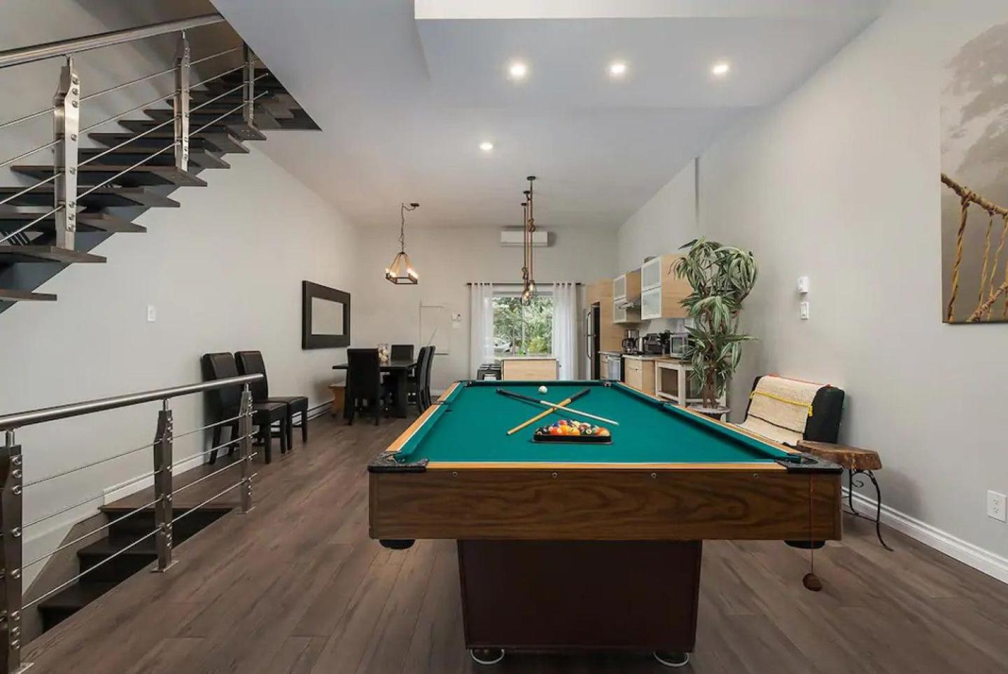 Spacious Townhouse with Rooftop Deck