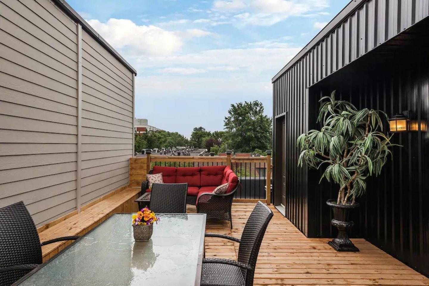 Spacious Townhouse with Rooftop Deck
