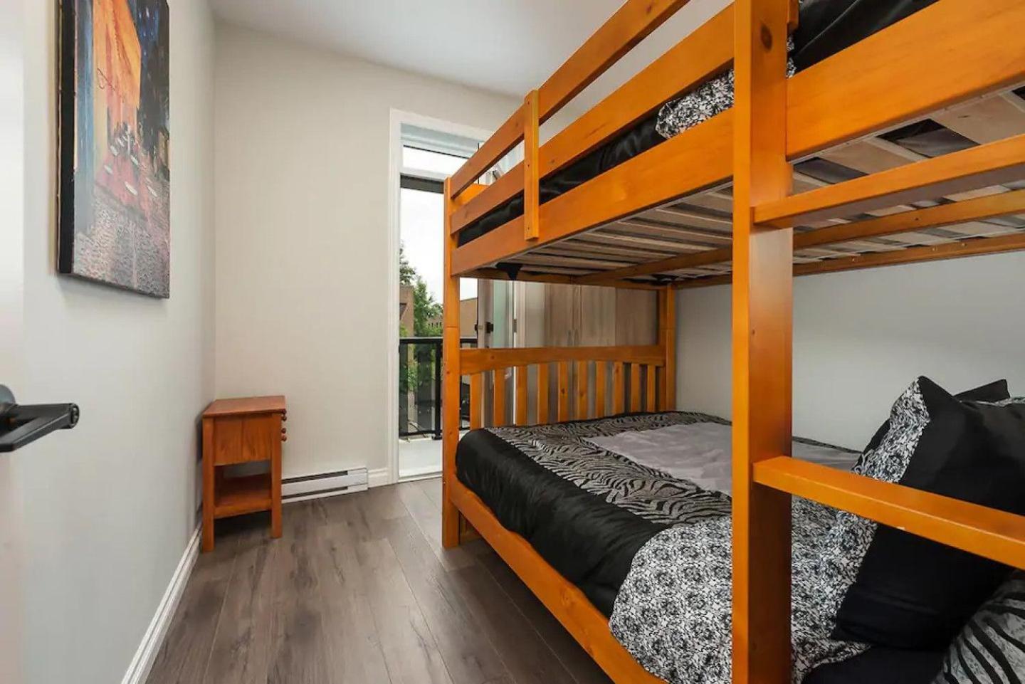Spacious Townhouse with Rooftop Deck