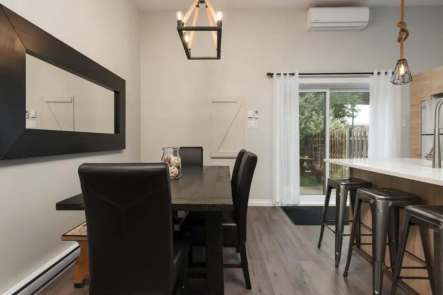 Spacious Townhouse with Rooftop Deck
