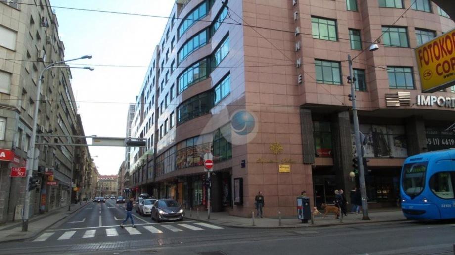 LEA APARTMENT - FREE PARKING in front for 2 cars view 5