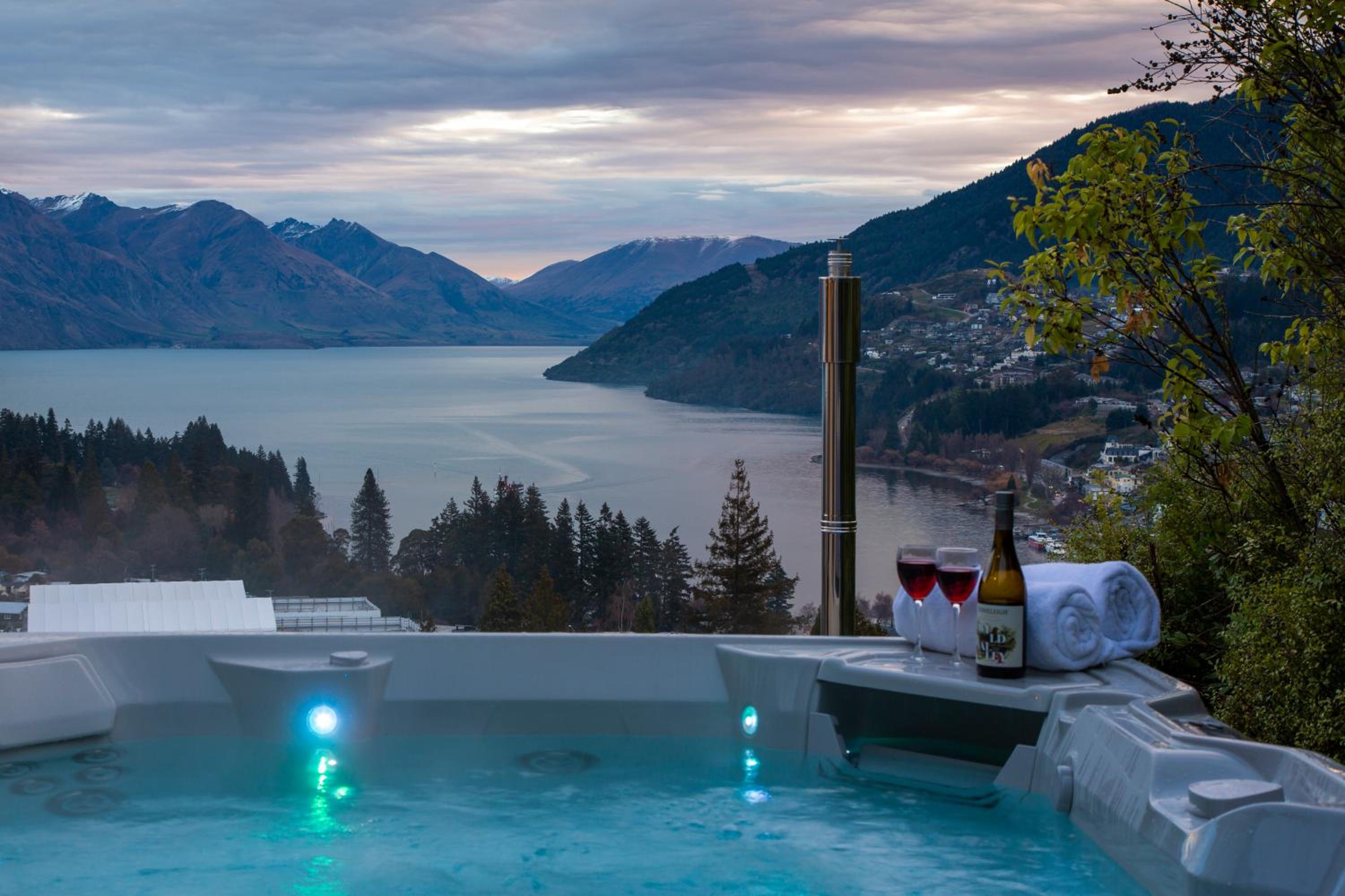 Lago Infinito by Sotheby's Luxury Rental Homes view 2