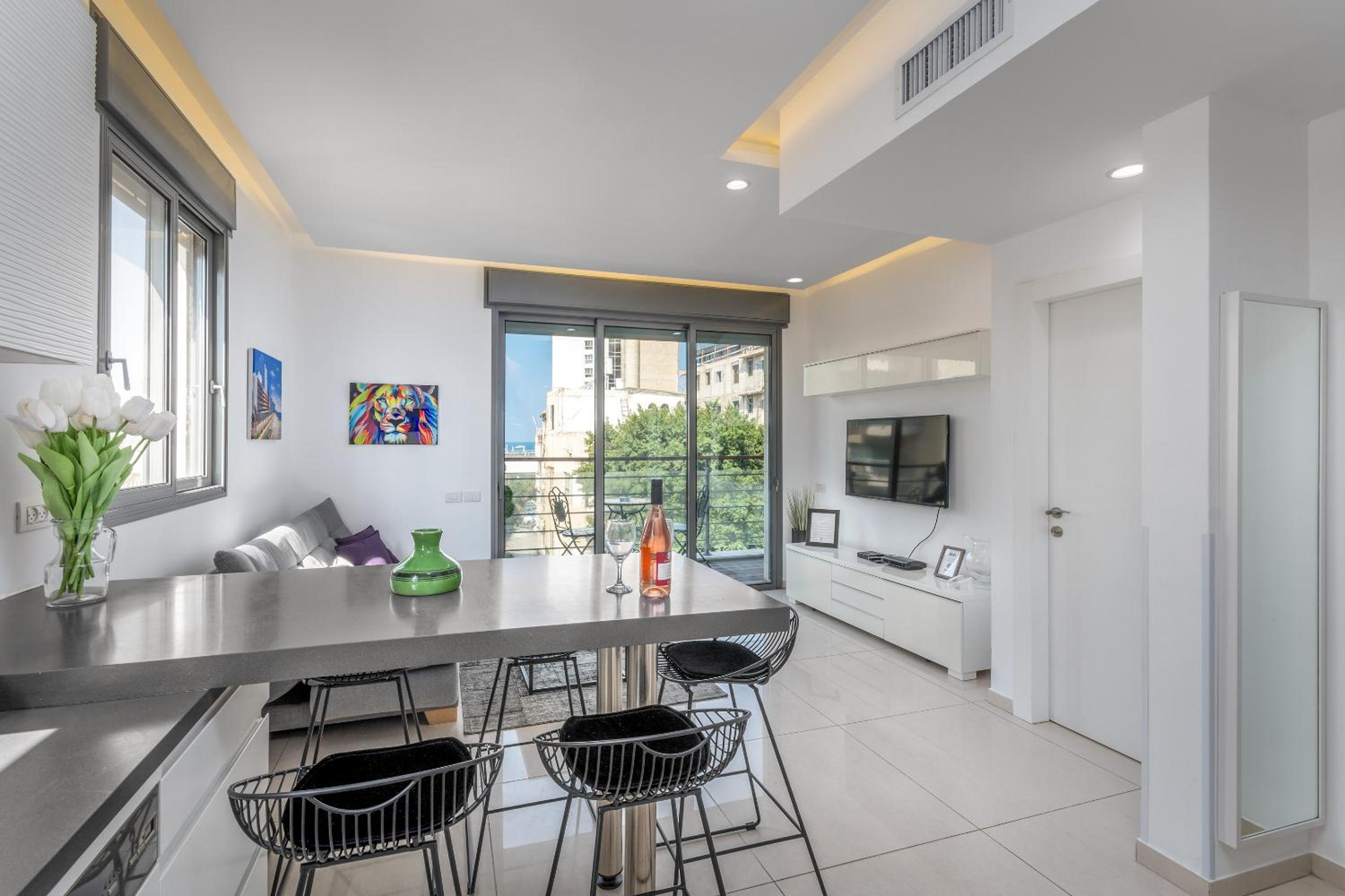Ben Yehuda Cosy 2BDR & Balcony close the beach view 2