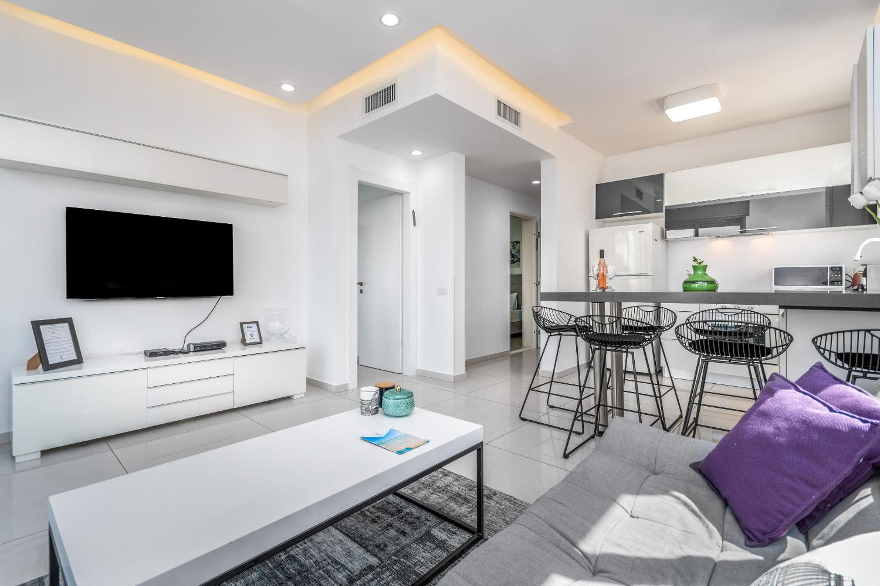 Ben Yehuda Cosy 2BDR & Balcony close the beach view 3