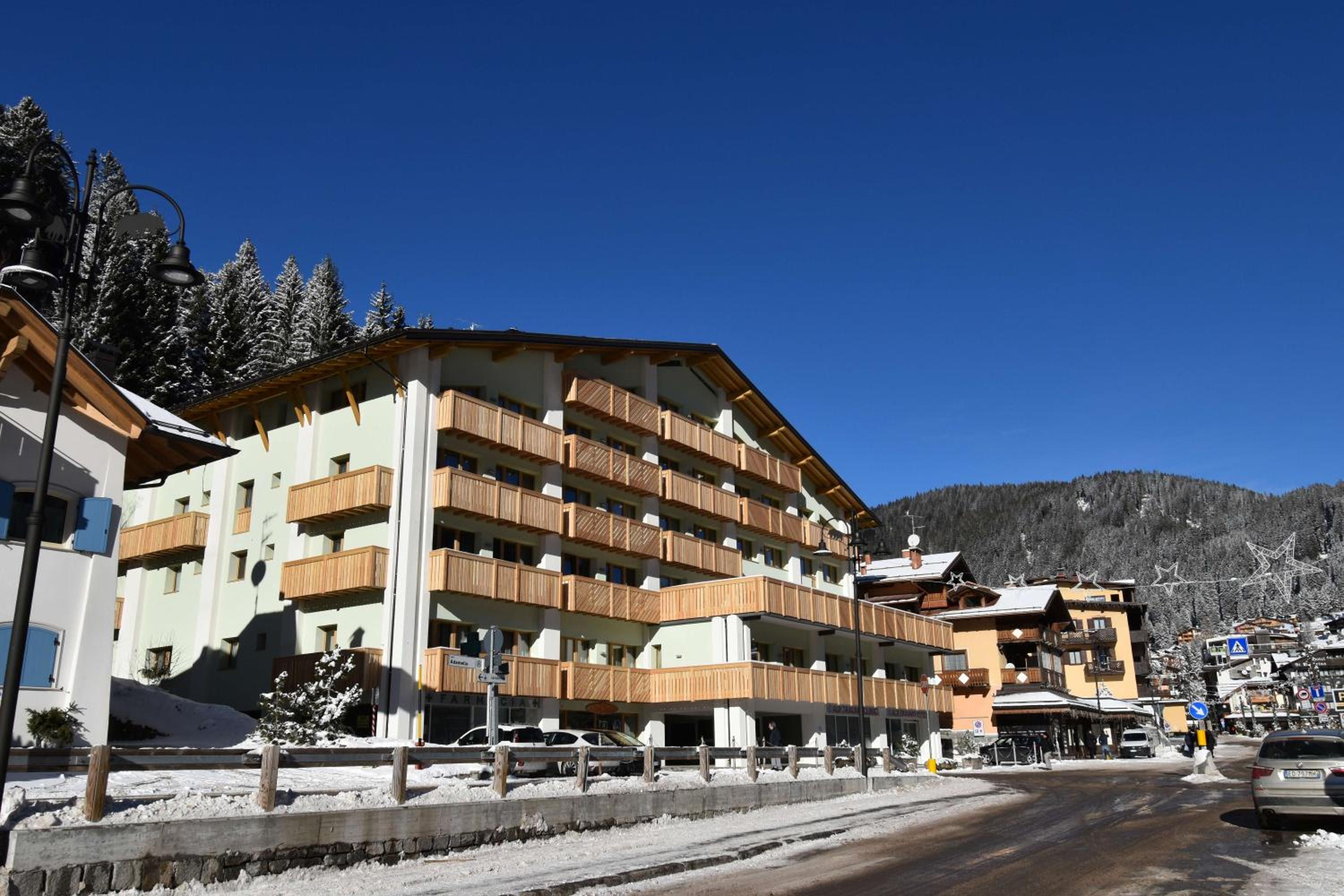 EMERALD CENTRALE