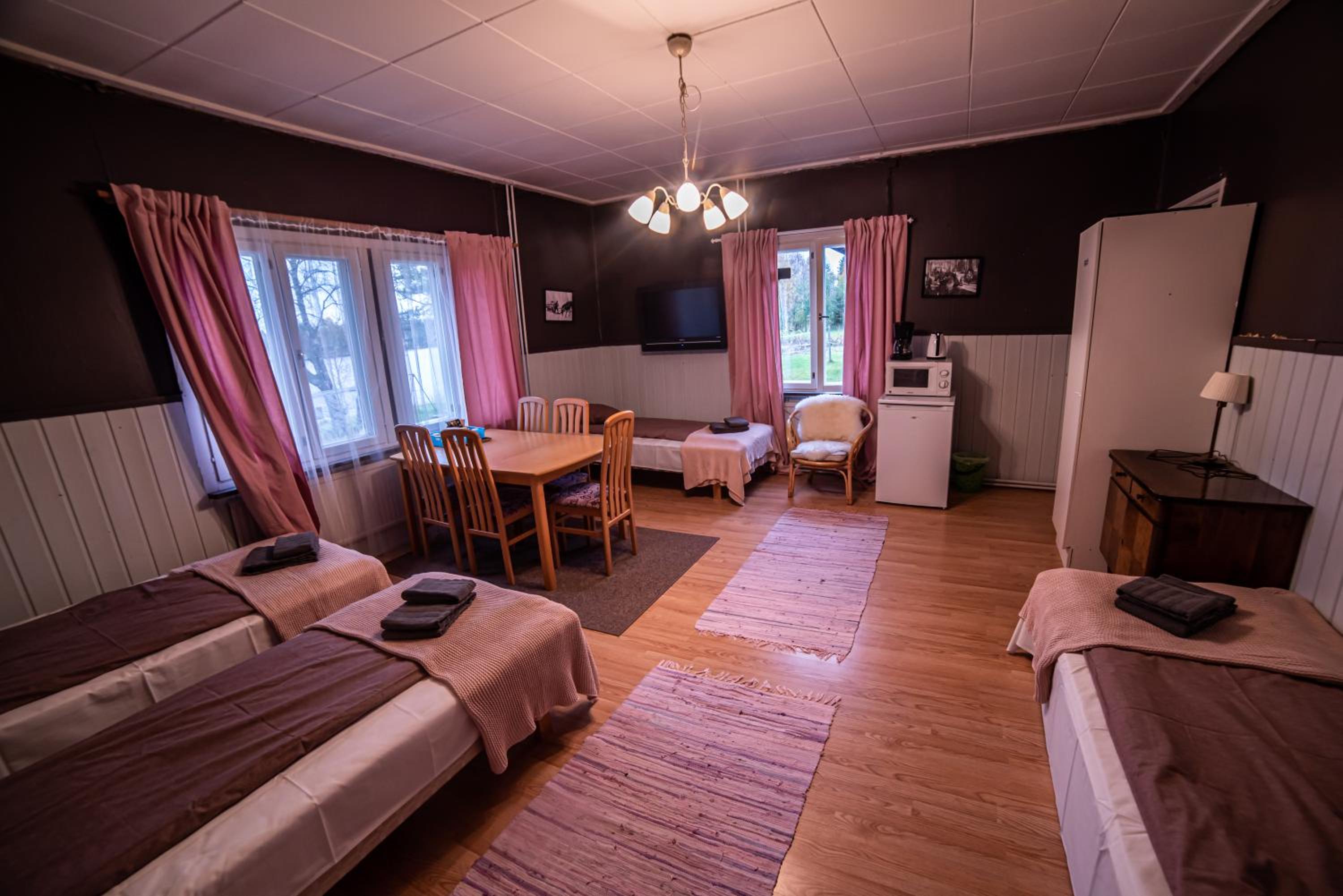 Arctic Guesthouse & Igloos