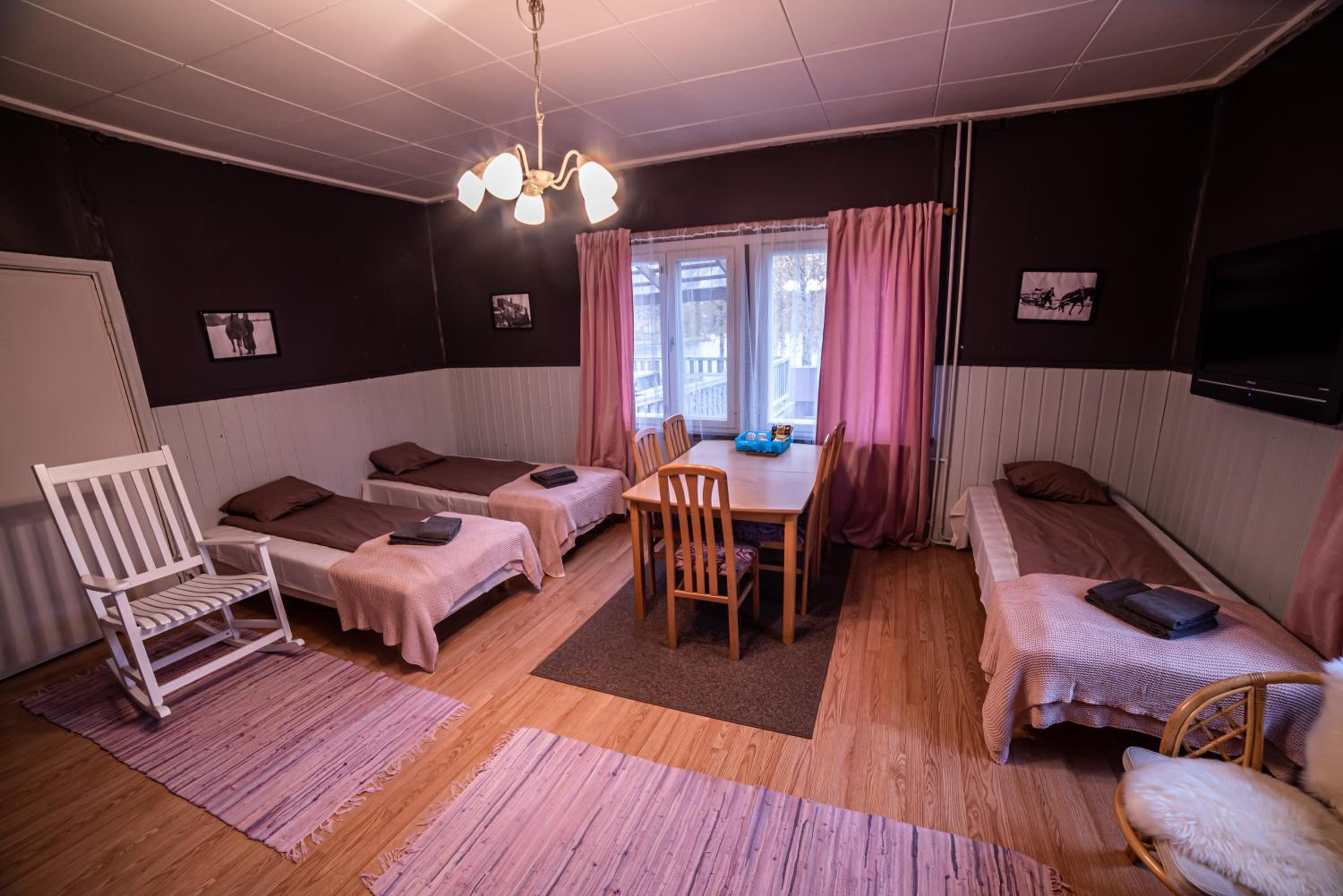 Arctic Guesthouse & Igloos