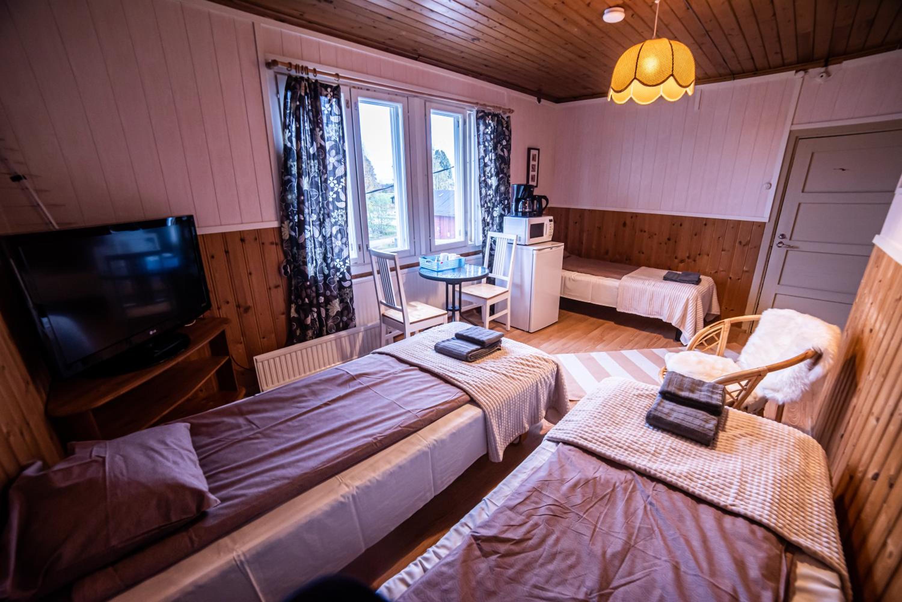 Arctic Guesthouse & Igloos