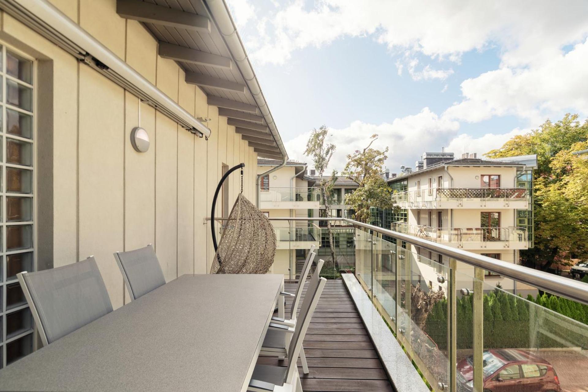Meridian Luxury Apartments by Grand Apartments view 4