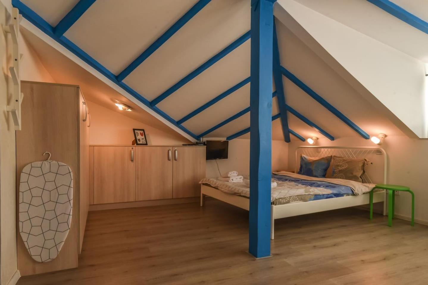 The Ivy House - A Cozy Attic near the City Center by Flat Mаnager view 2