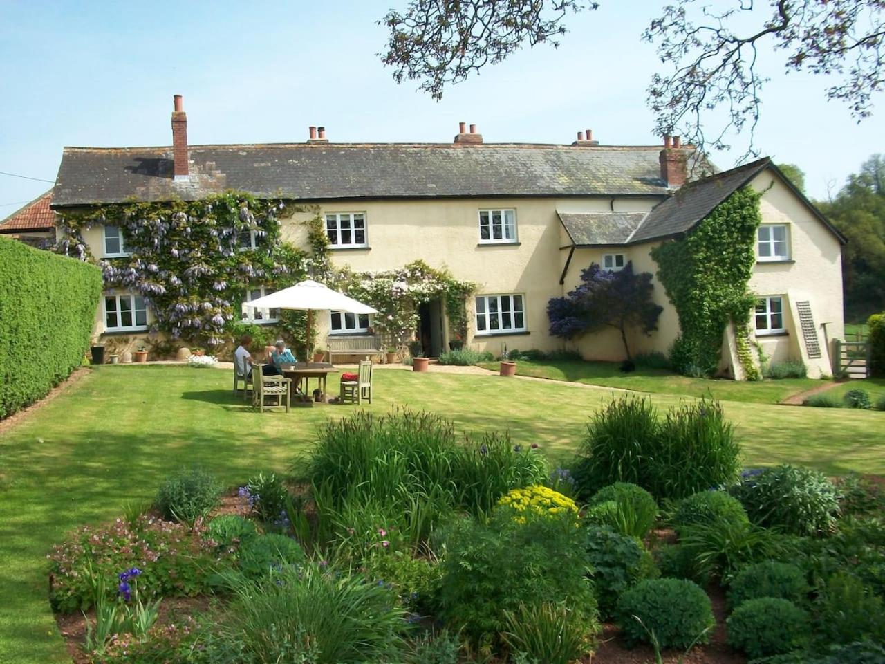Beautiful Devon Farmhouse view 3