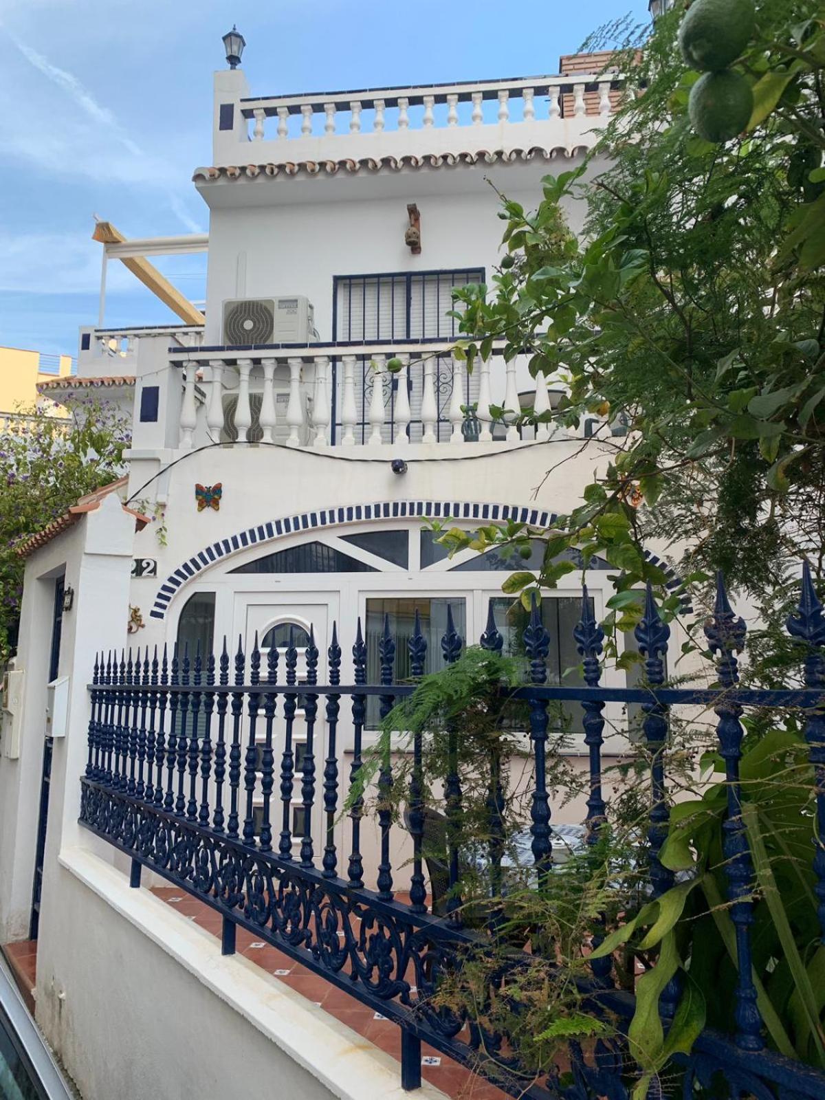 CASA TORRECILLA LINDA Adosado 2 Dormitorios a 50 metros de la Playa Torrecilla Nerja view 3