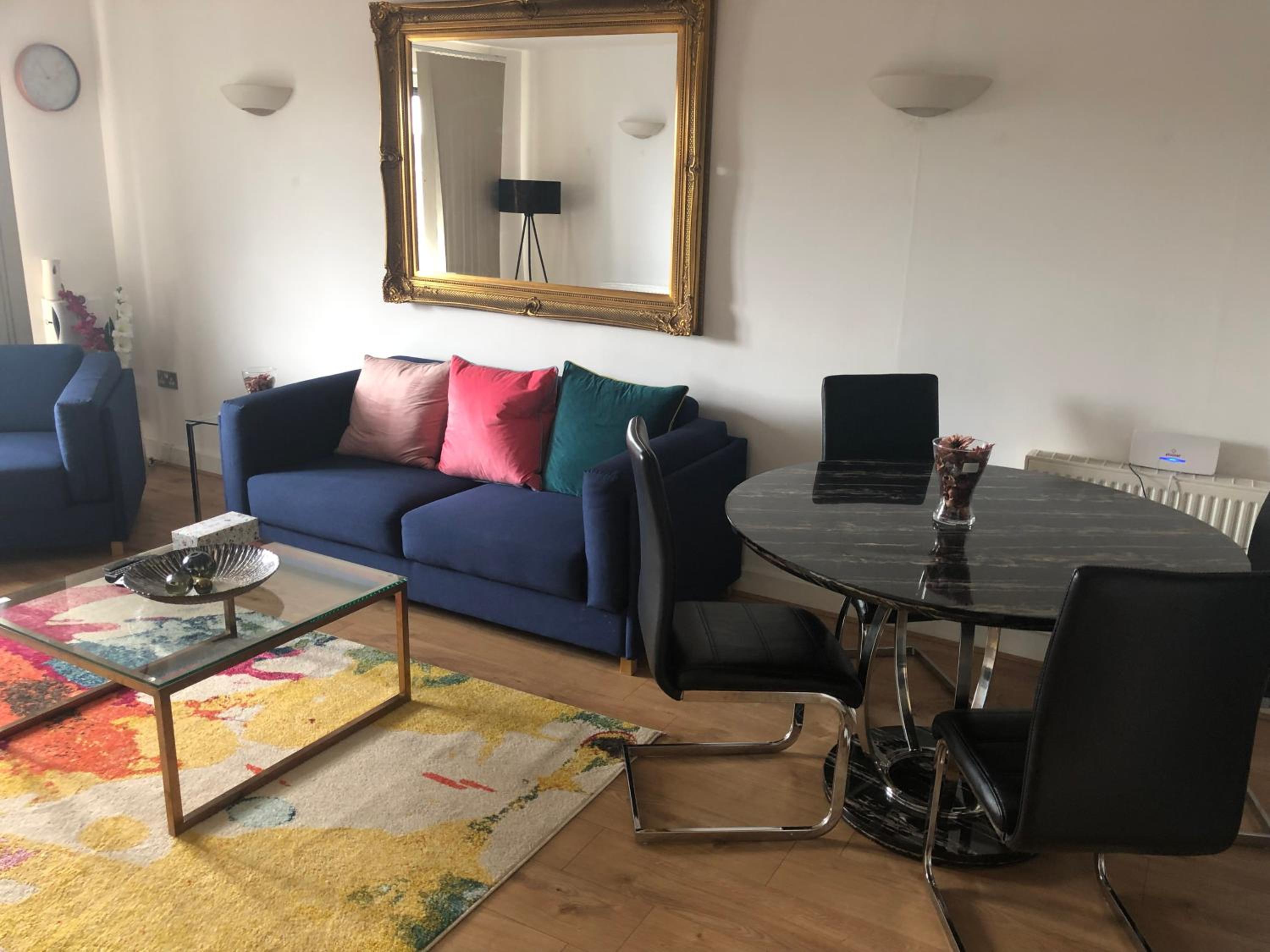 RIVERSIDE 2 BED APARTMENT