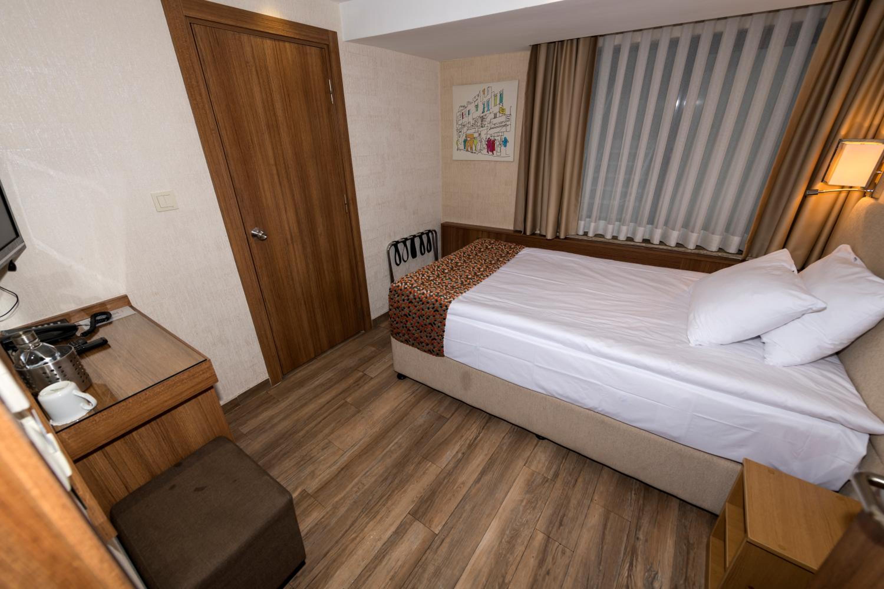 BGuest Hotel & Residence
