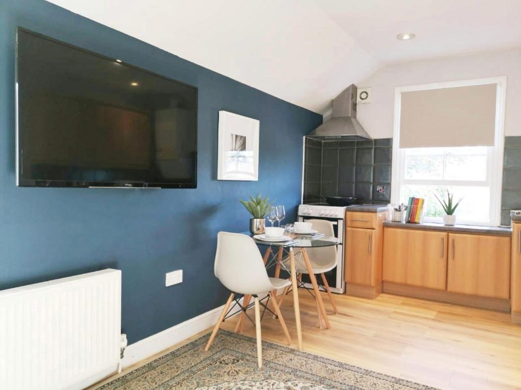 Oxford Vacations - Bright, Charming Peaceful Oxford Apartment - Property Image 25