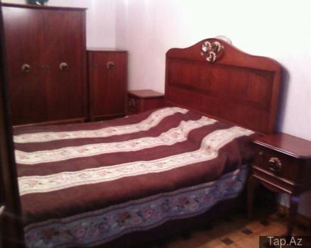 Macdonals Next to 1 bedroom and a nice sofa