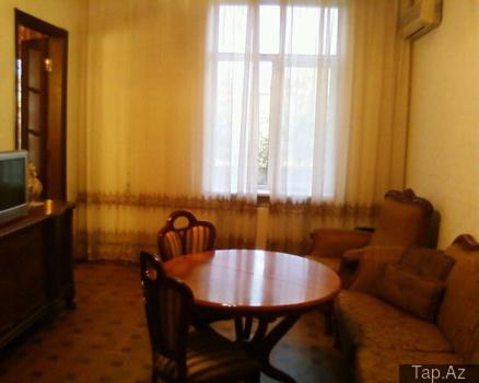Macdonals Next to 1 bedroom and a nice sofa