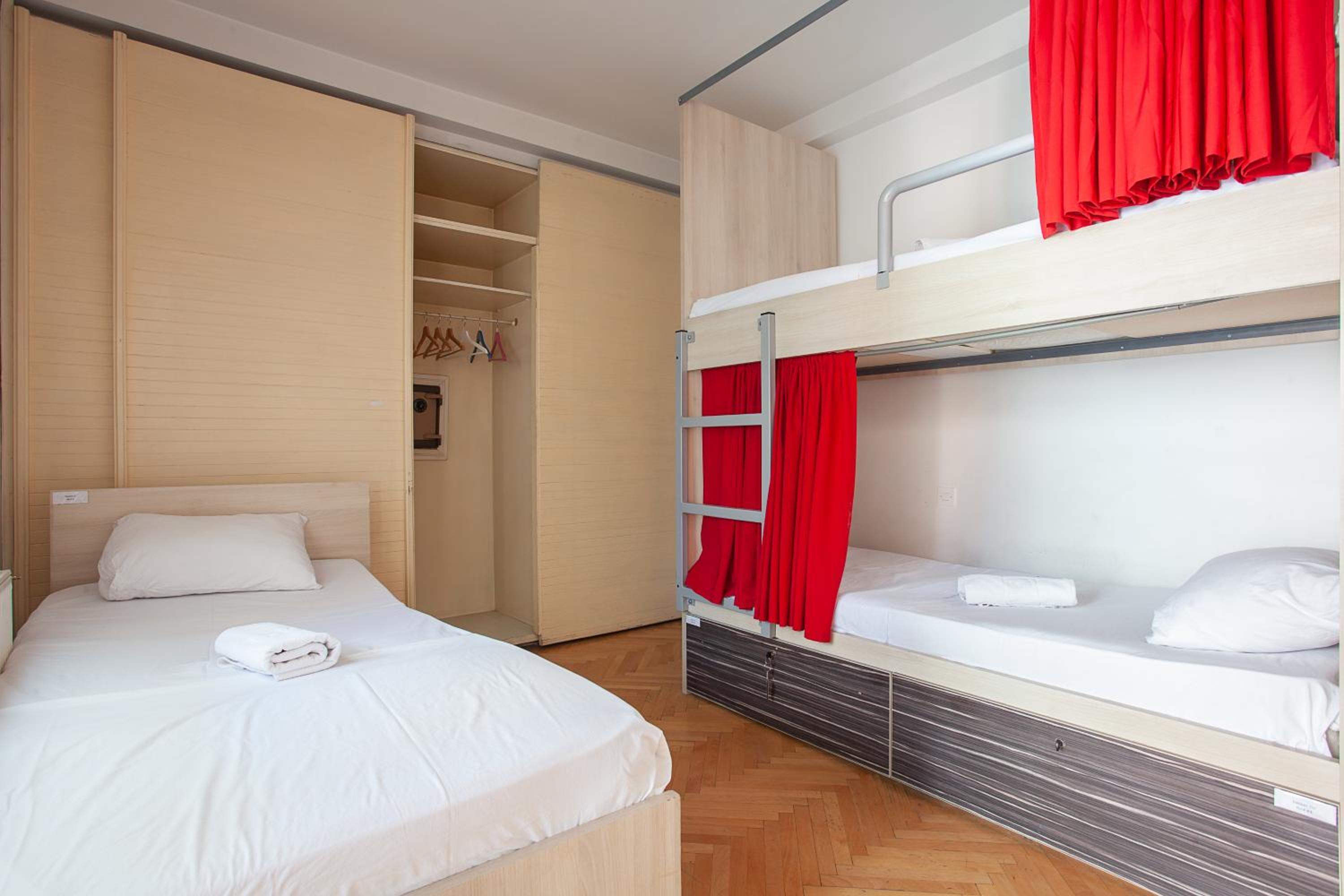 Urban Hostel & Apartments