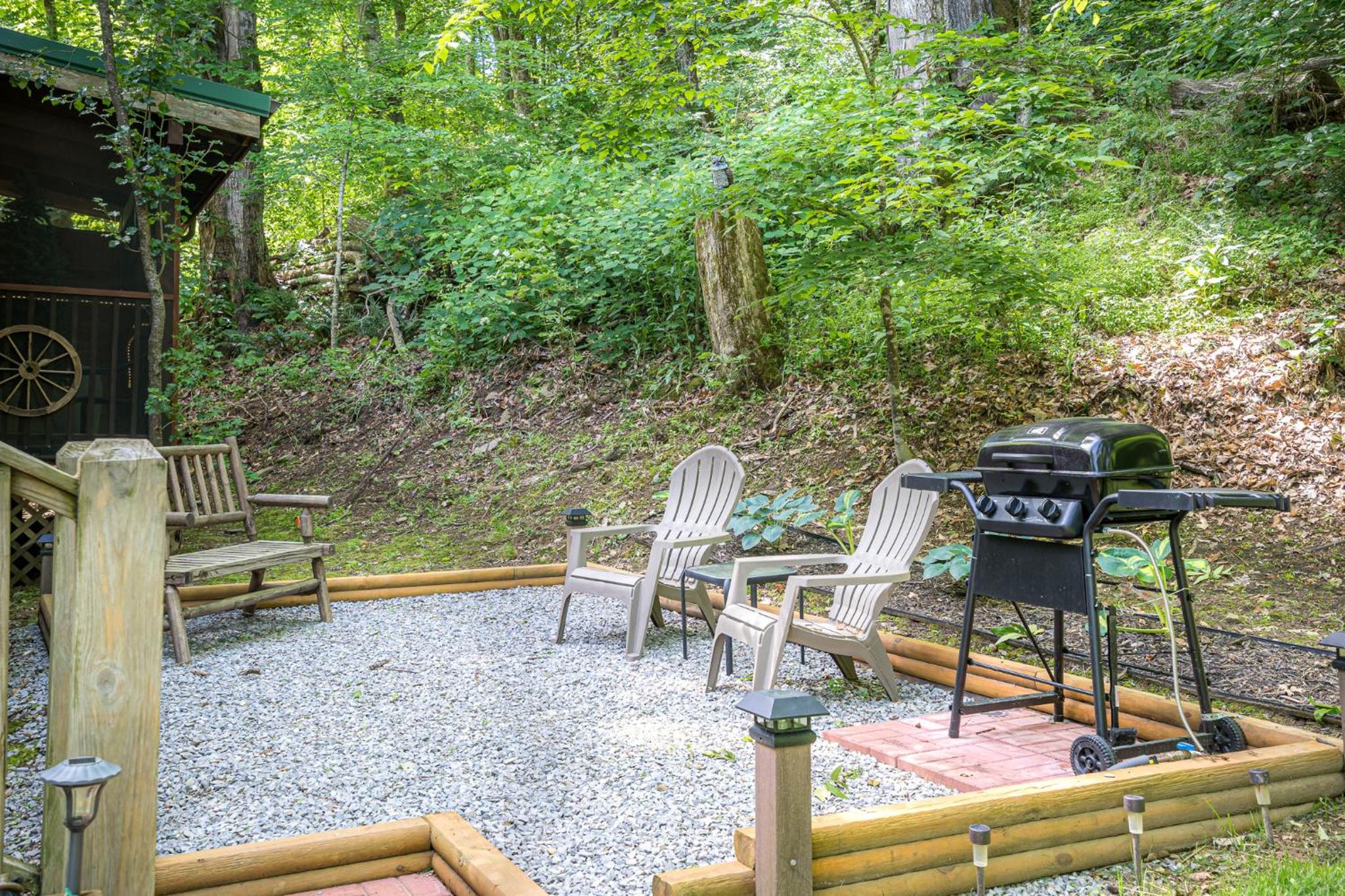 Cozy Bear, Free Attraction Tickets, Hot Tub, WIFI, Fireplace!!! view 2