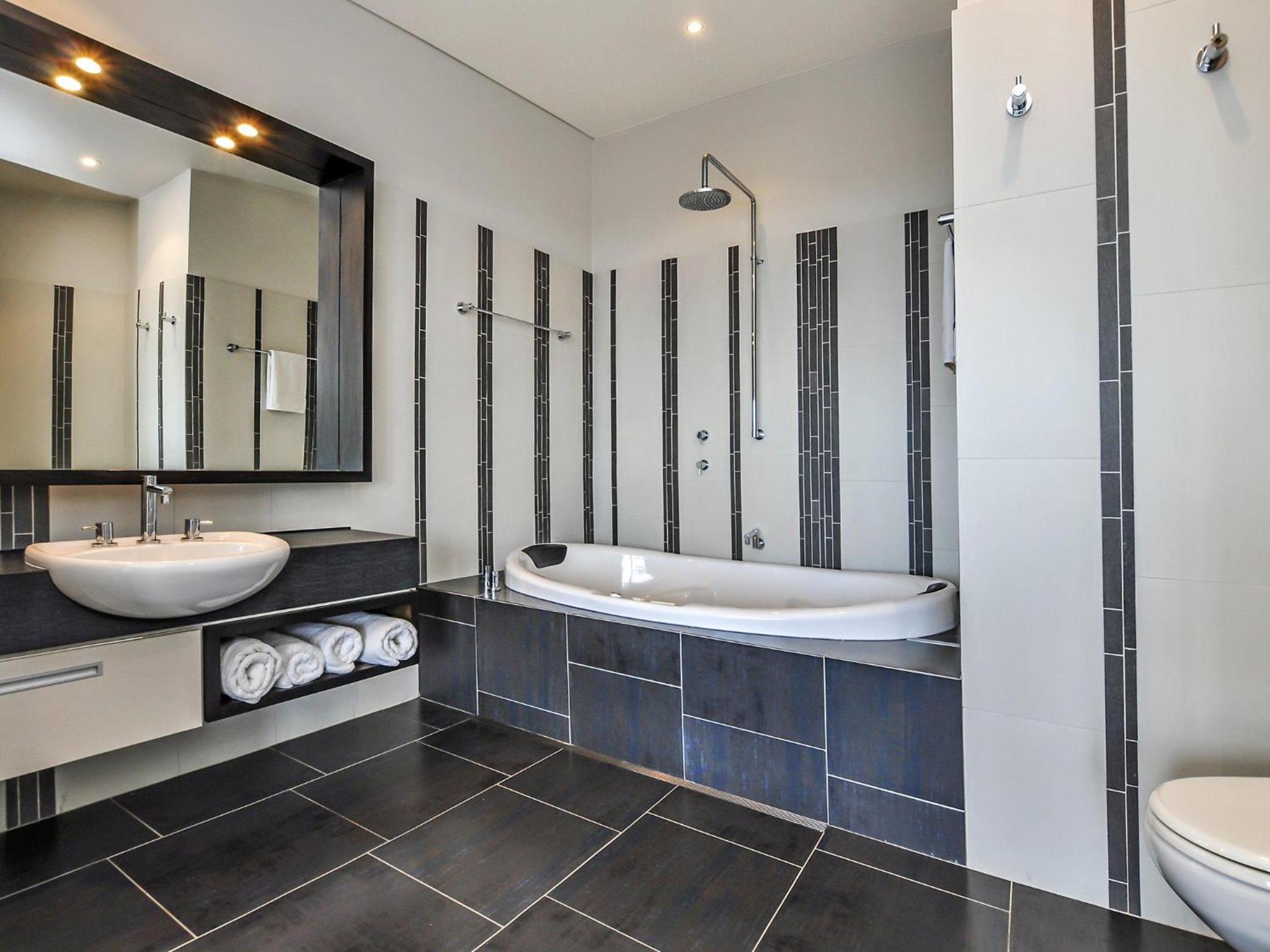 Hearns Beachside Villa 3