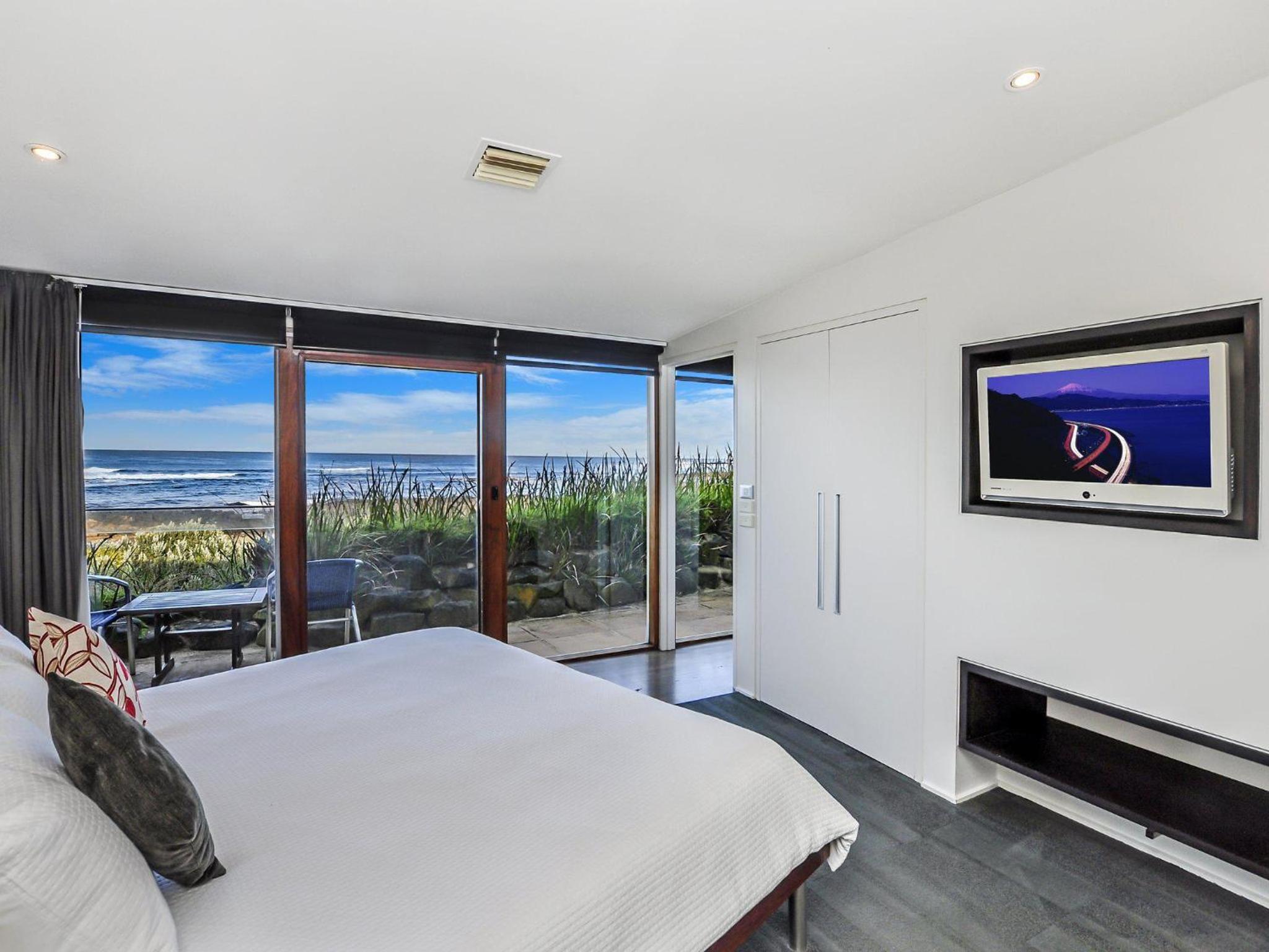 Hearns Beachside Villa 3