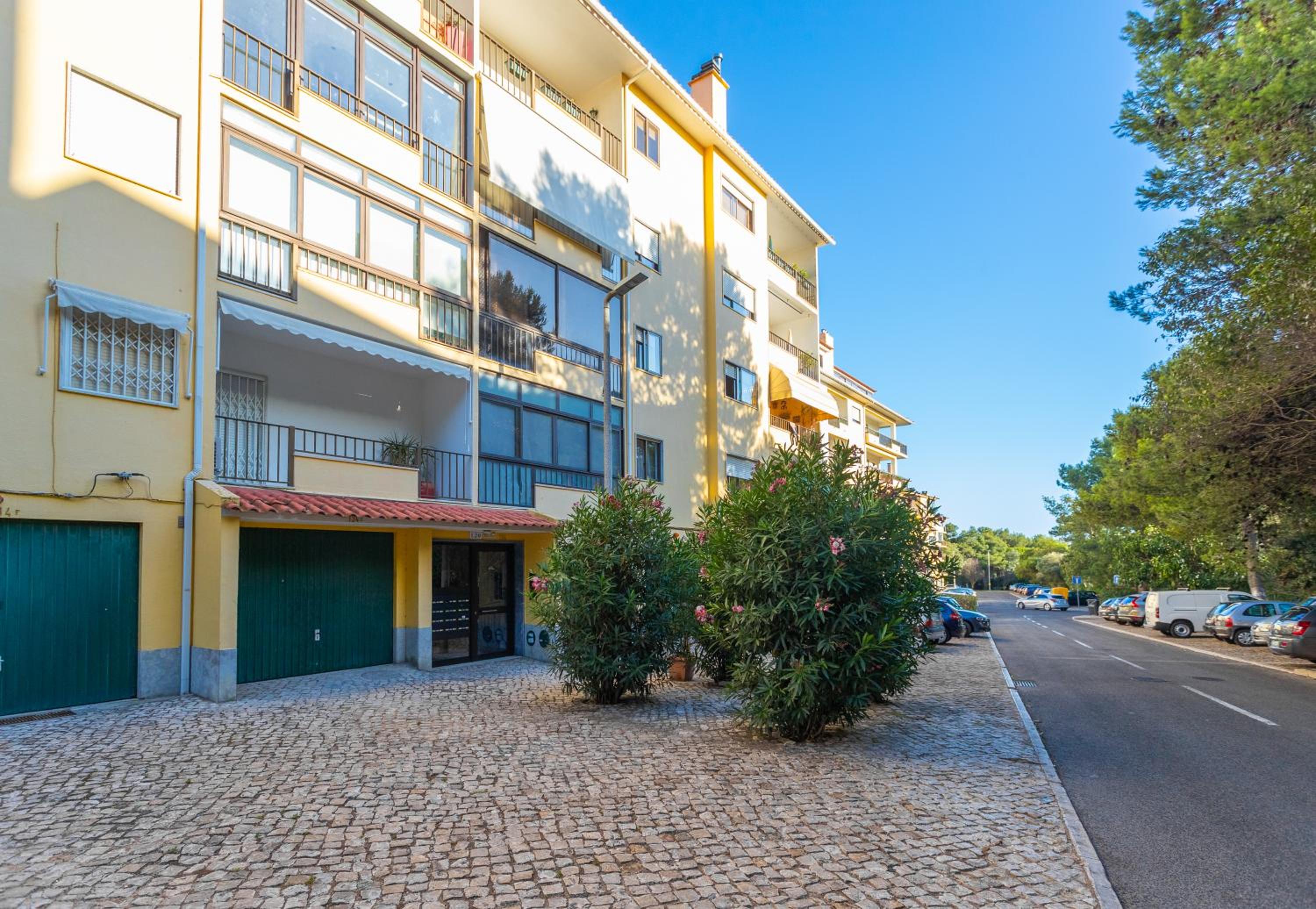 FLH Cascais Spacious Apartment with Balcony