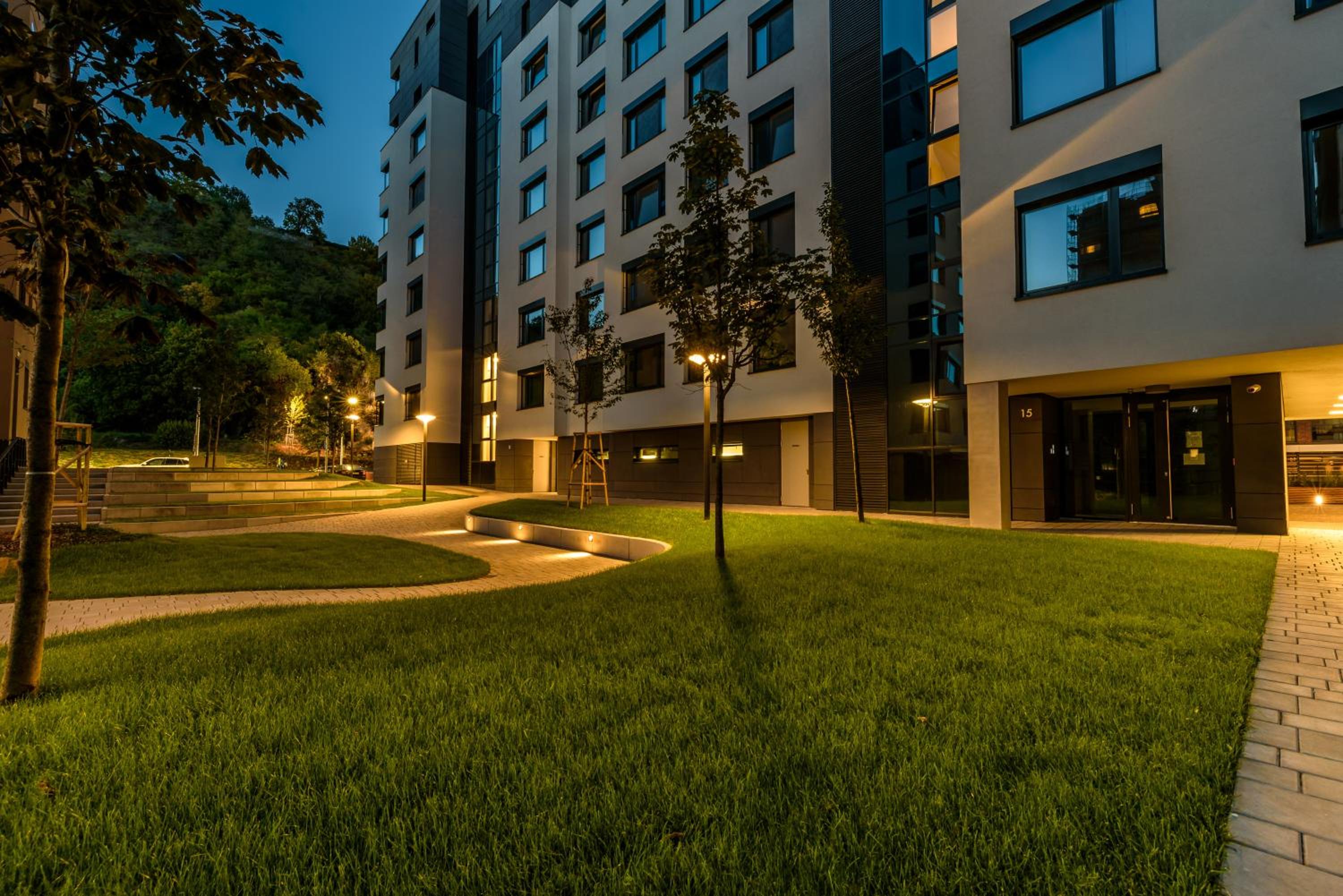 Bratislava center, river front, private parking included view 2
