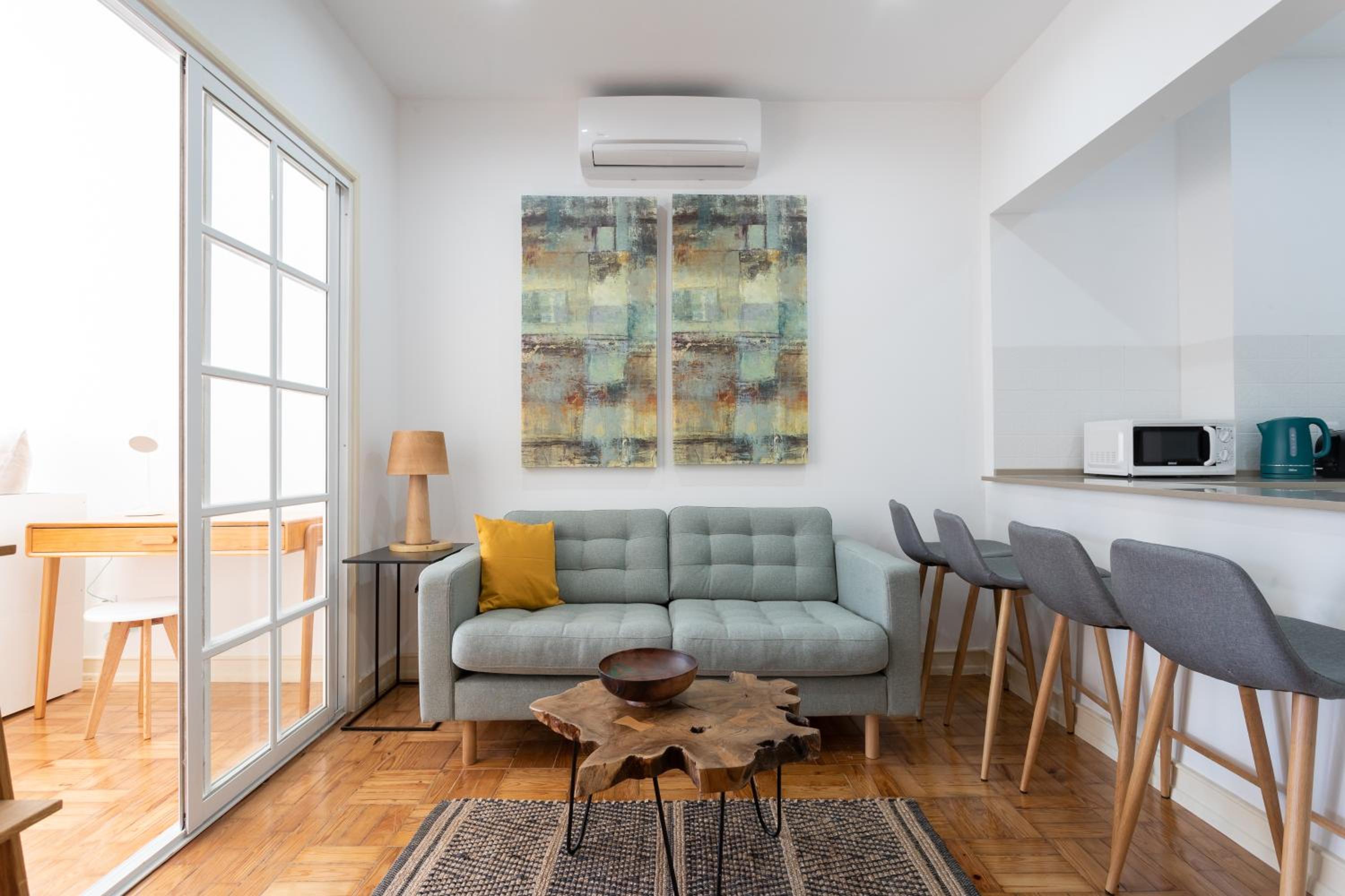 FLH Downtown Central Flat with Balcony view 4