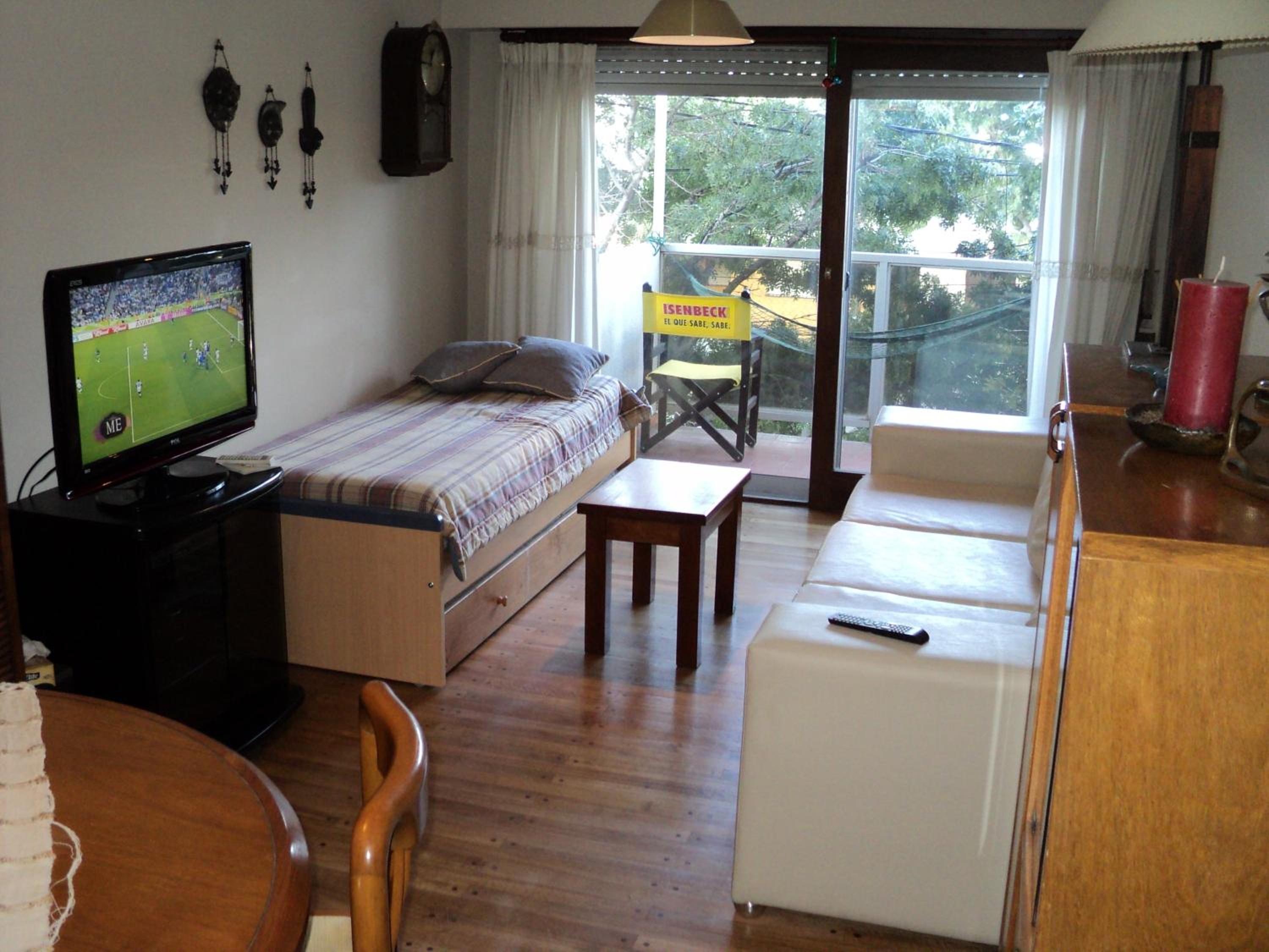departamento muy calido en necochea con cochera