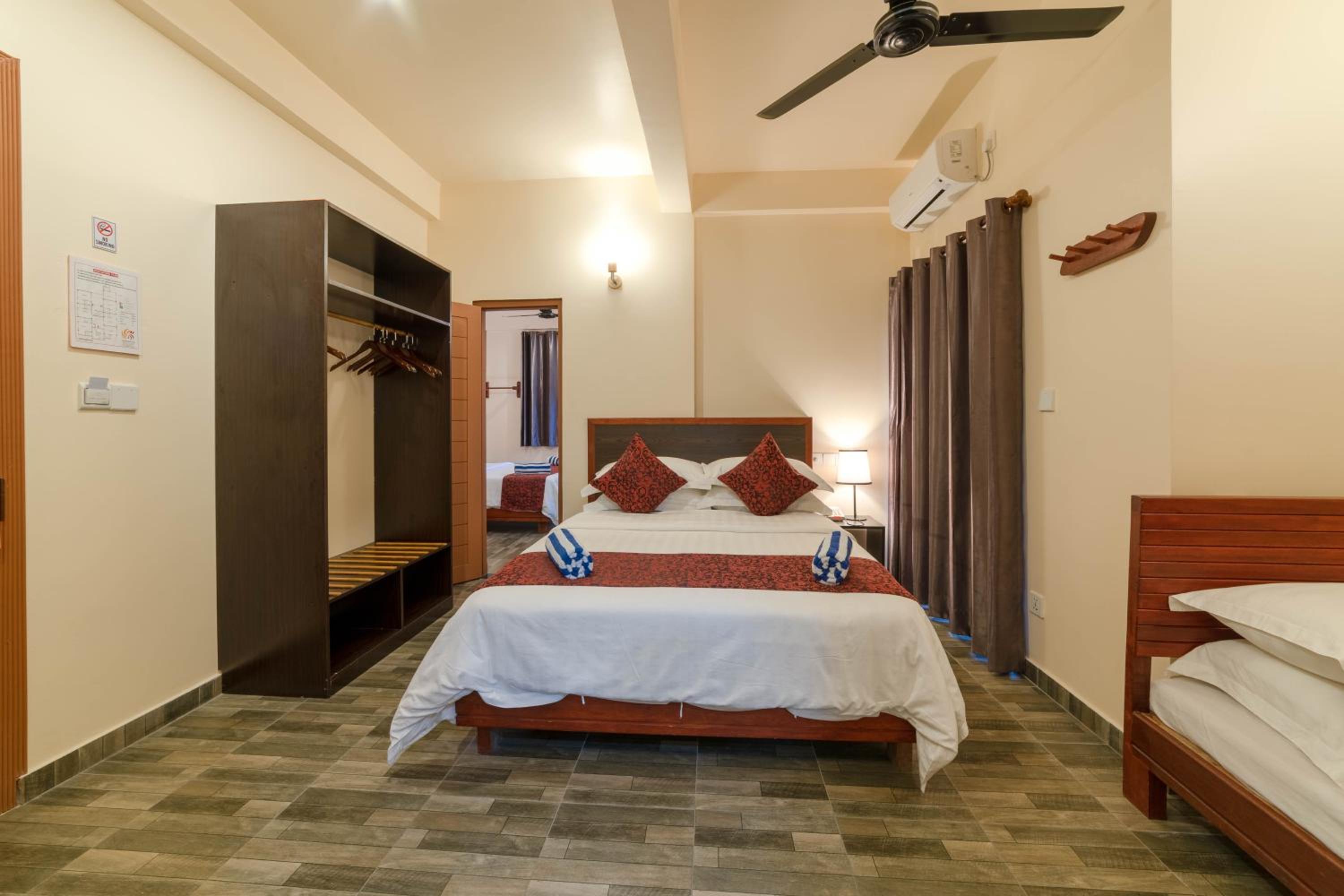 Paguro Beach Inn