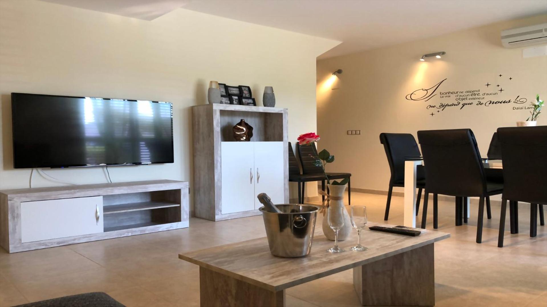 Impresionante alojamiento compuesto por 2 Chalets Adosados de lujo para 14 personas Piscina con CIRCUITO SPA view 5