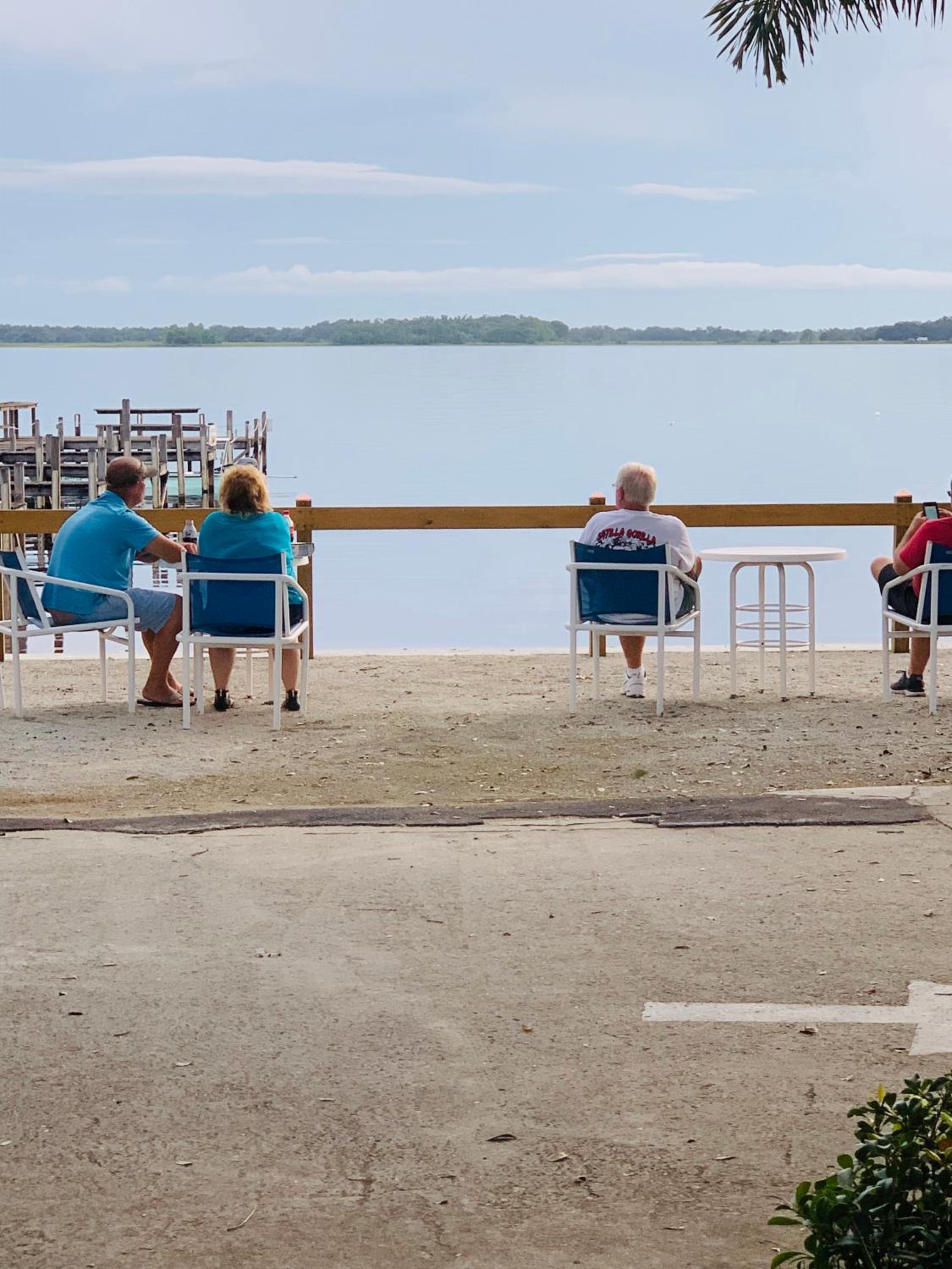 Lakeside Inn and Cafe