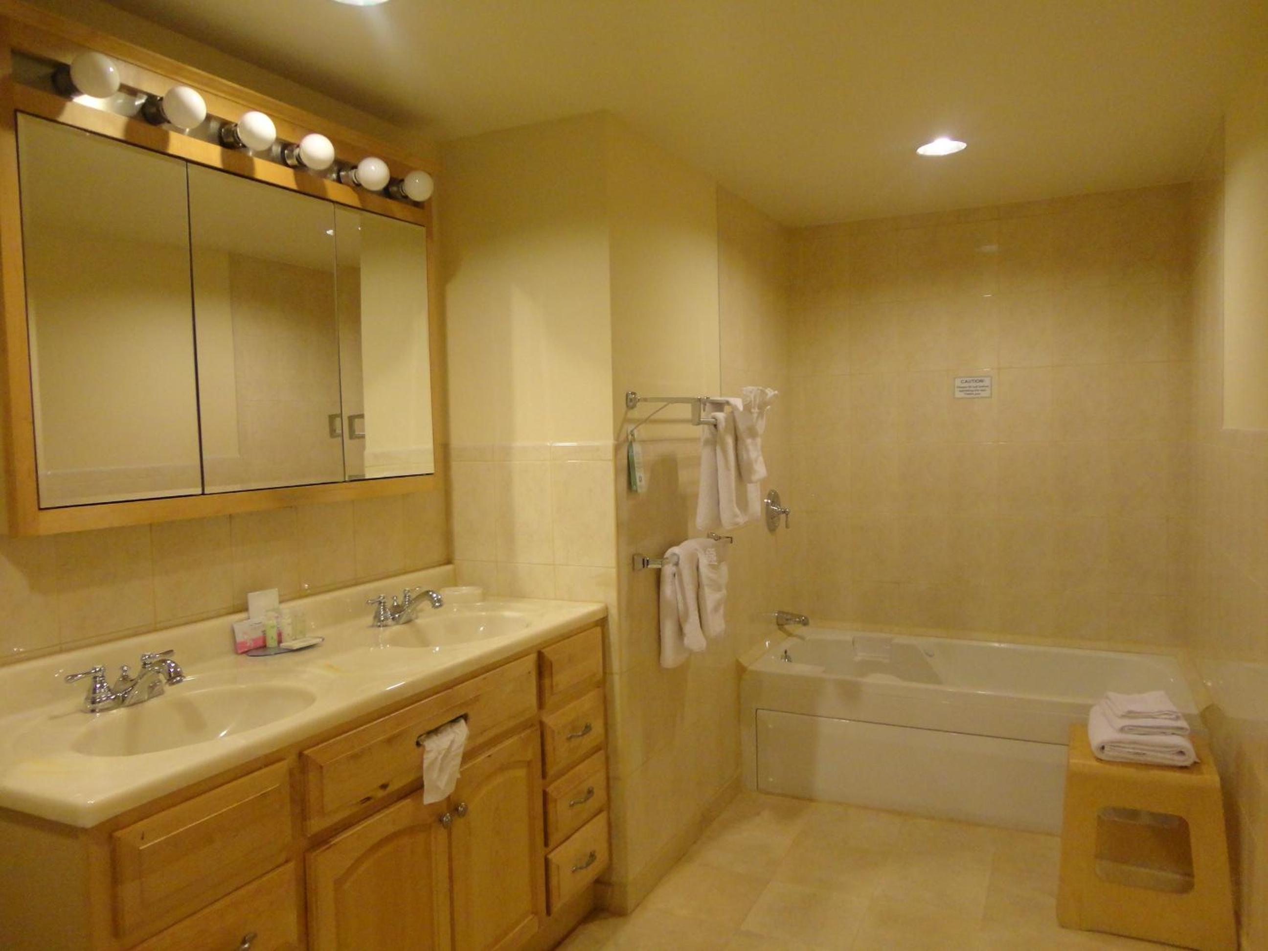 North Hollywood Vacations - Mikado Hotel - Property Image 32