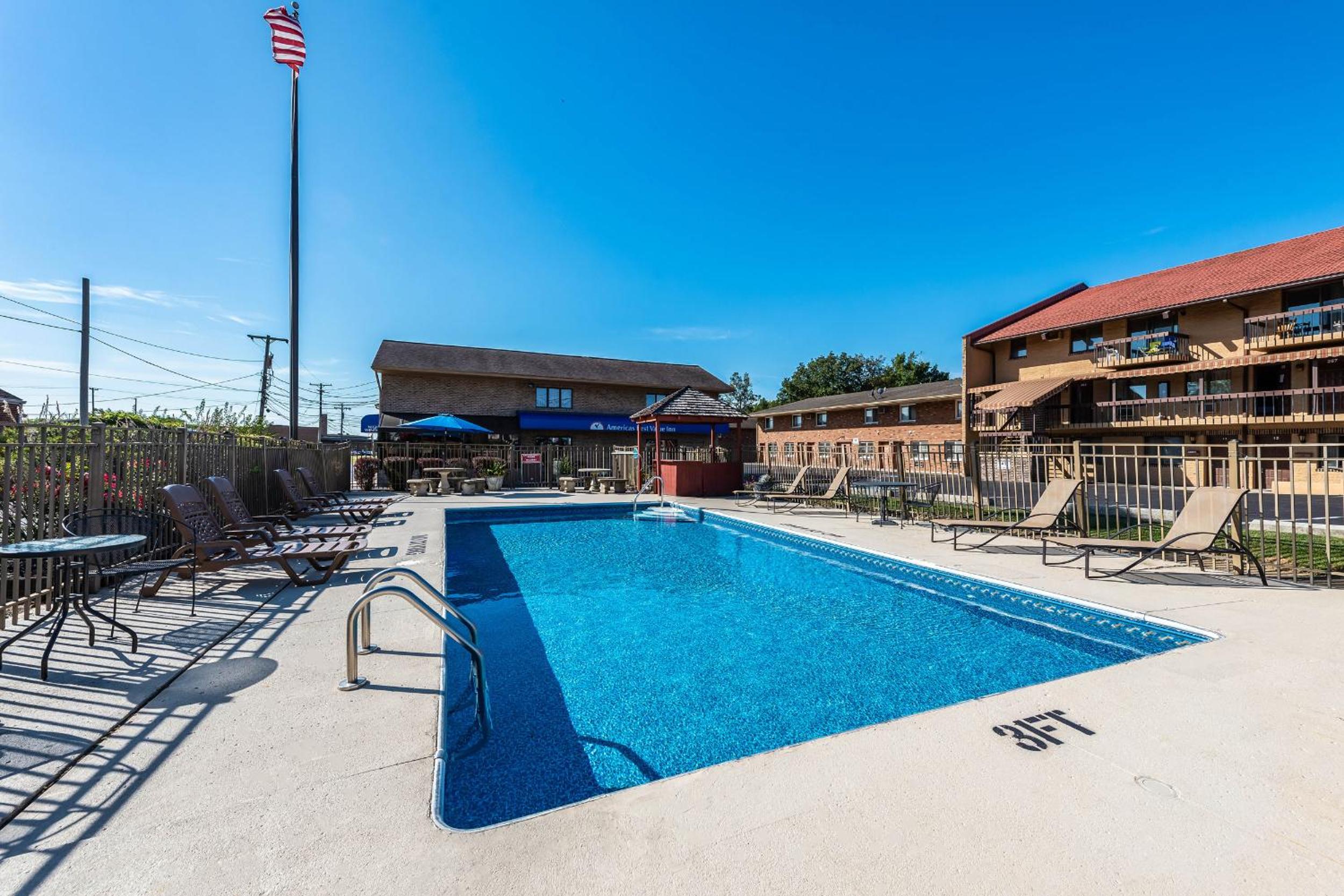 Americas Best Value Inn St. Marys - Property Image 6