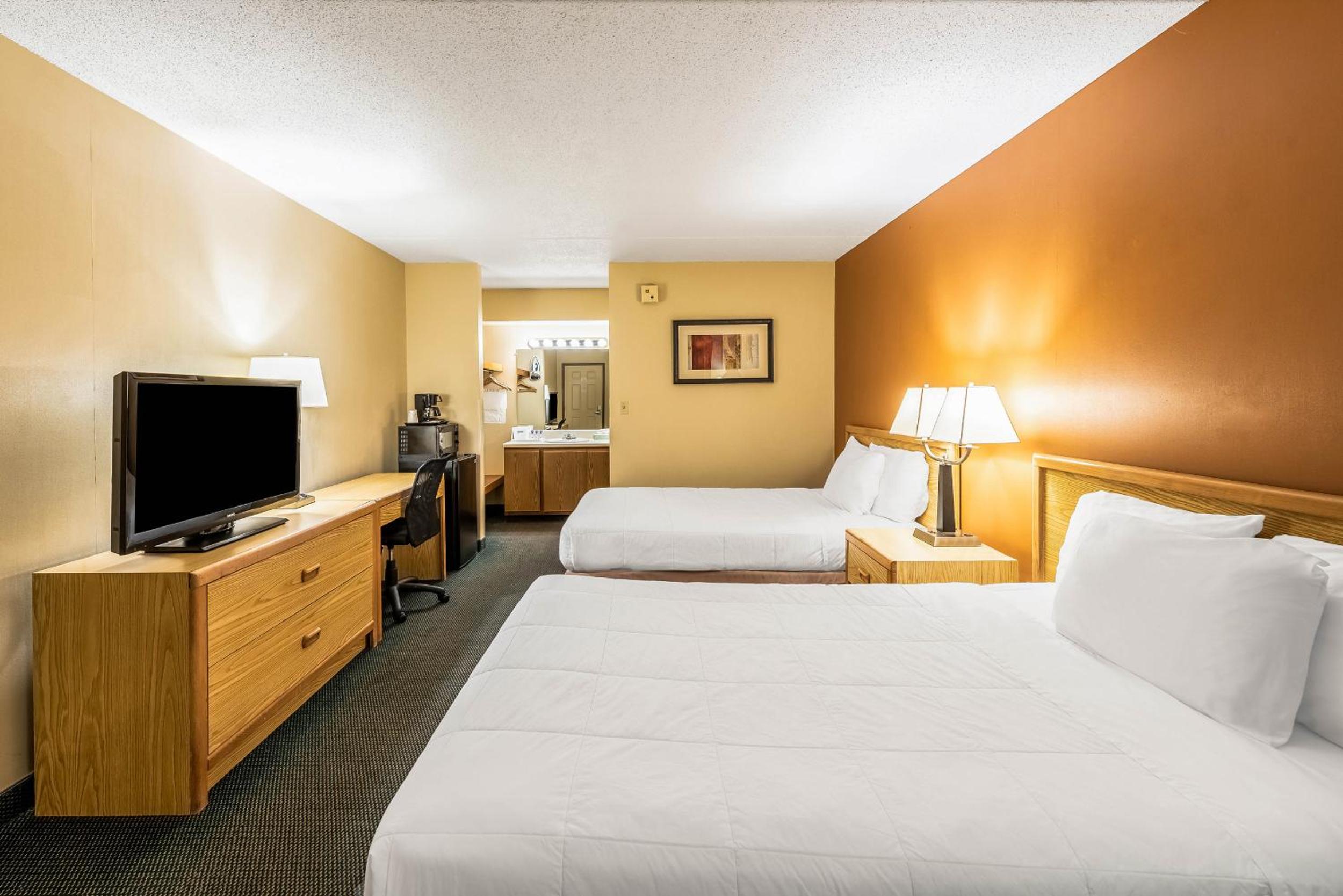 Americas Best Value Inn St. Marys - Property Image 2