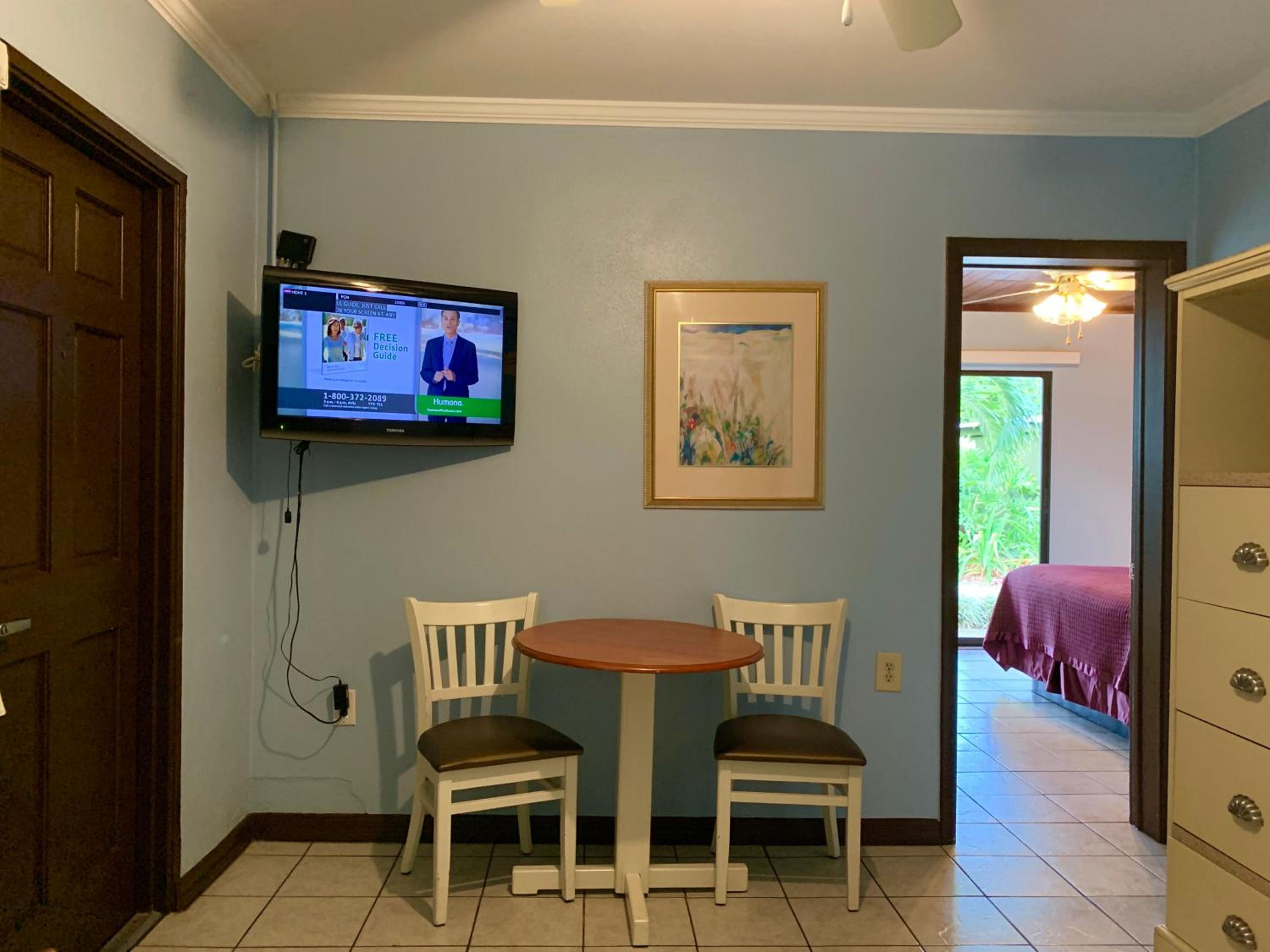 Lakeside Inn and Cafe