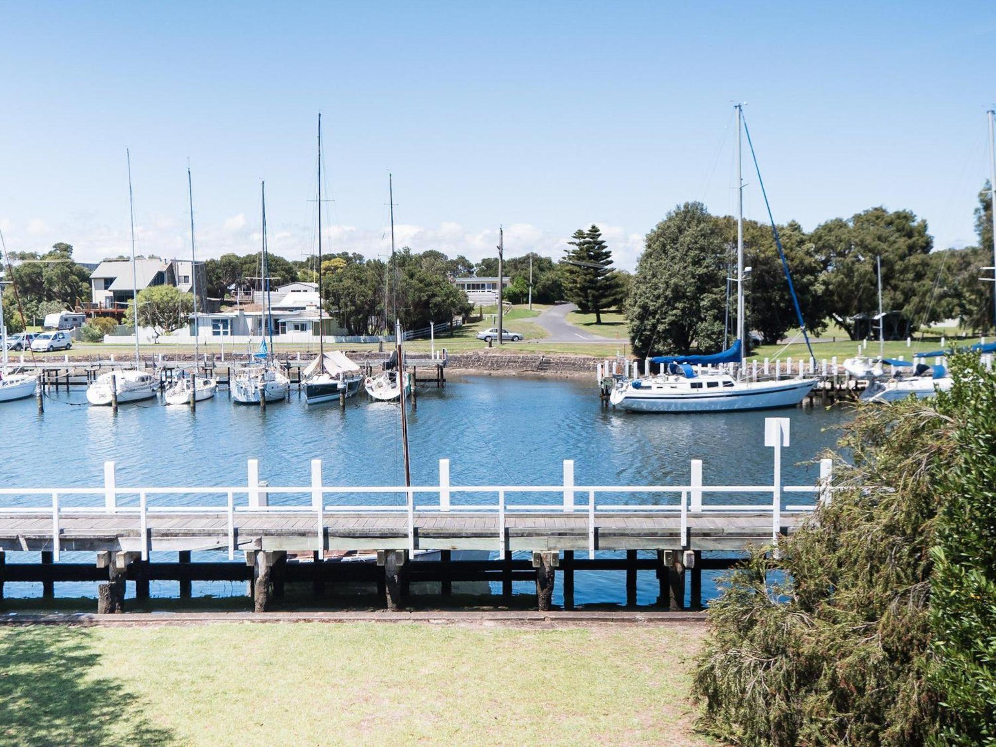 Spinnakers Waterfront