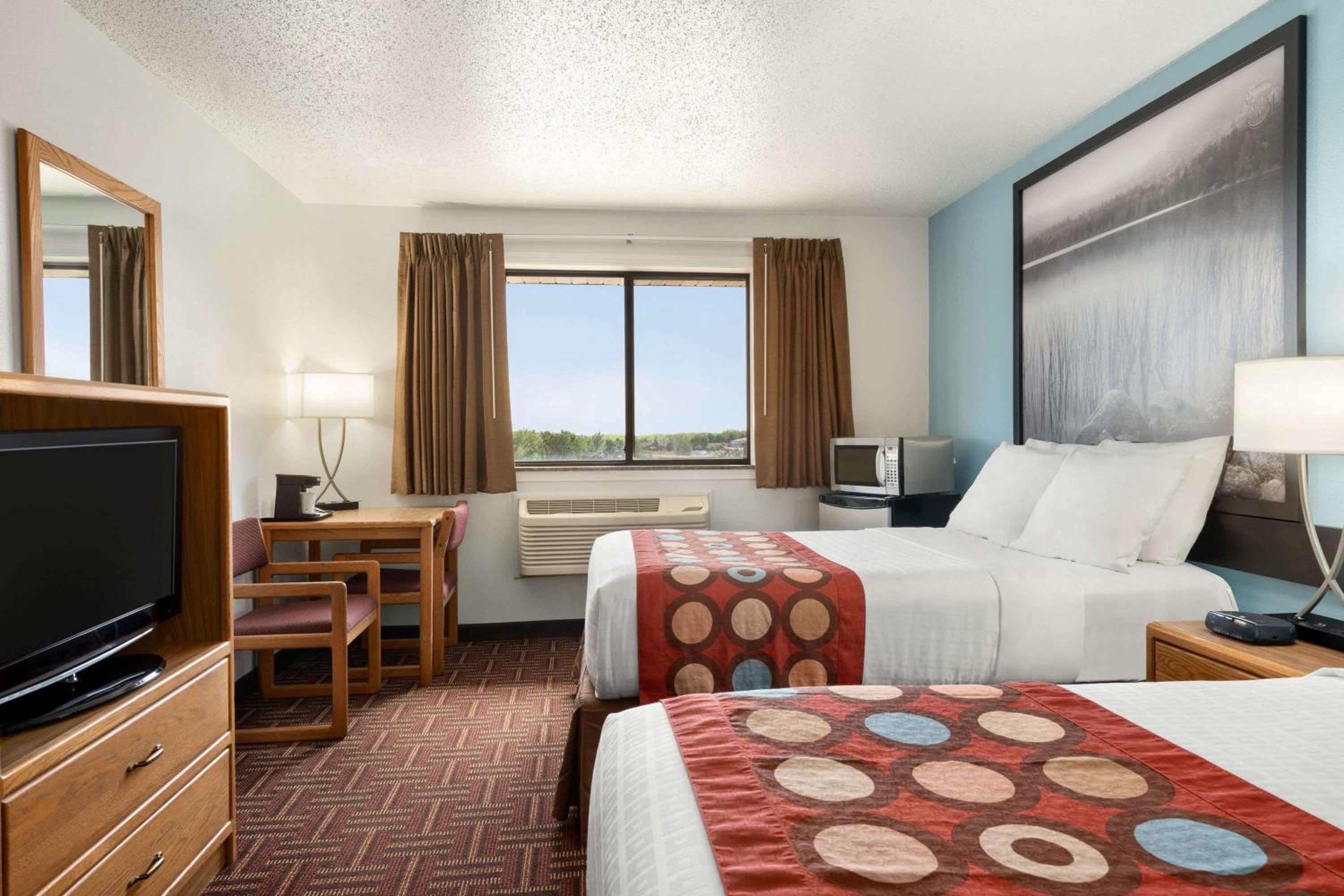 Super 8 by Wyndham Eveleth view 3