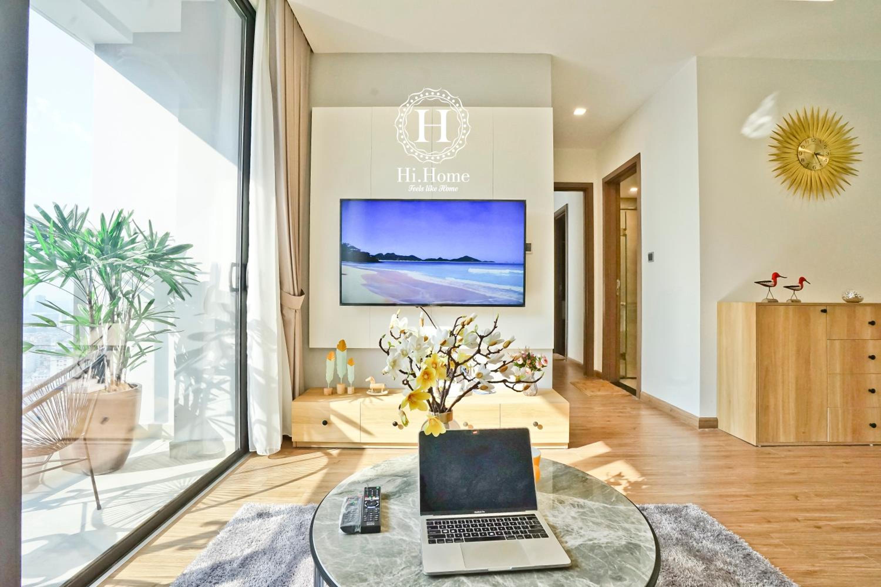 Hi-Home Suites - Vinhomes Metropolis