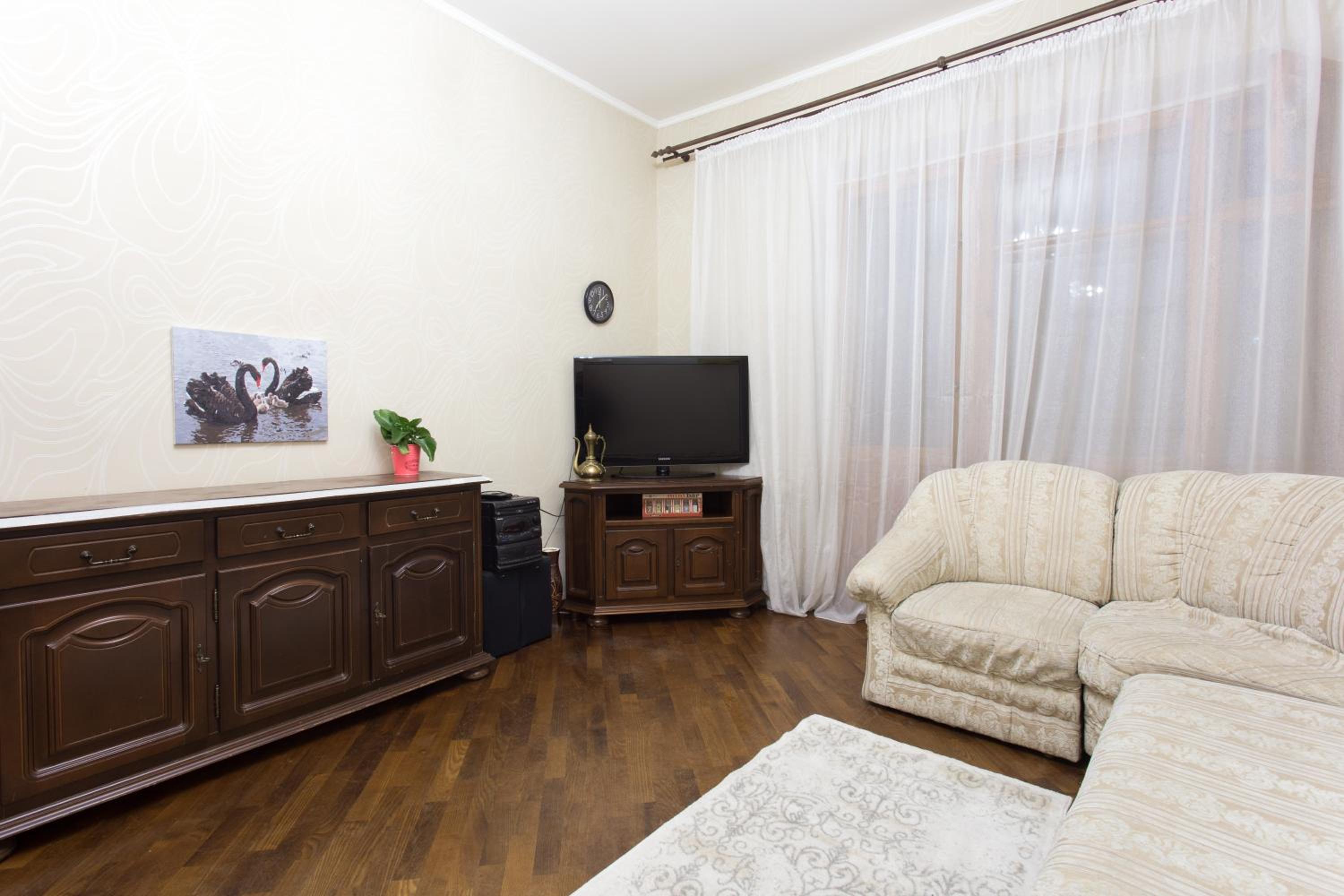 Calm Central Apartment view 5