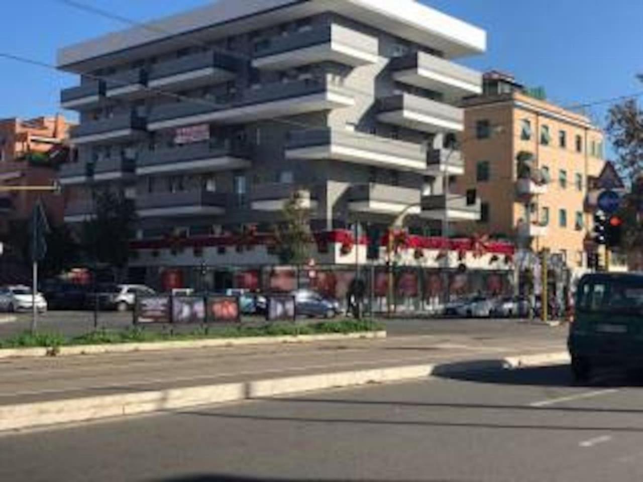LIVING ROME Int 2