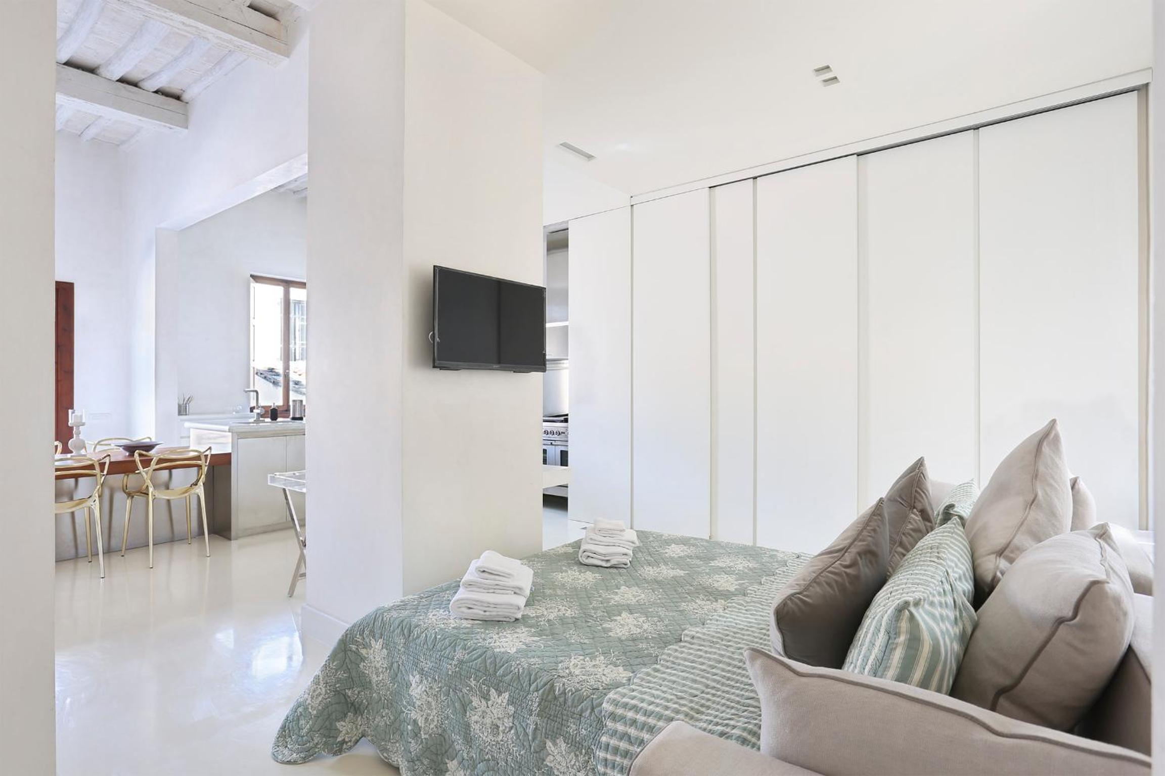 LUXURY suite with amazing Terrace in Florence-hosted by Sweetstay