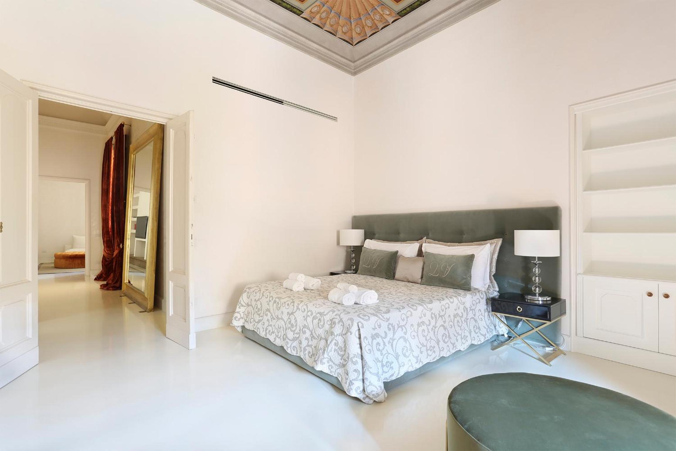 LUXURY suite with amazing Terrace in Florence-hosted by Sweetstay