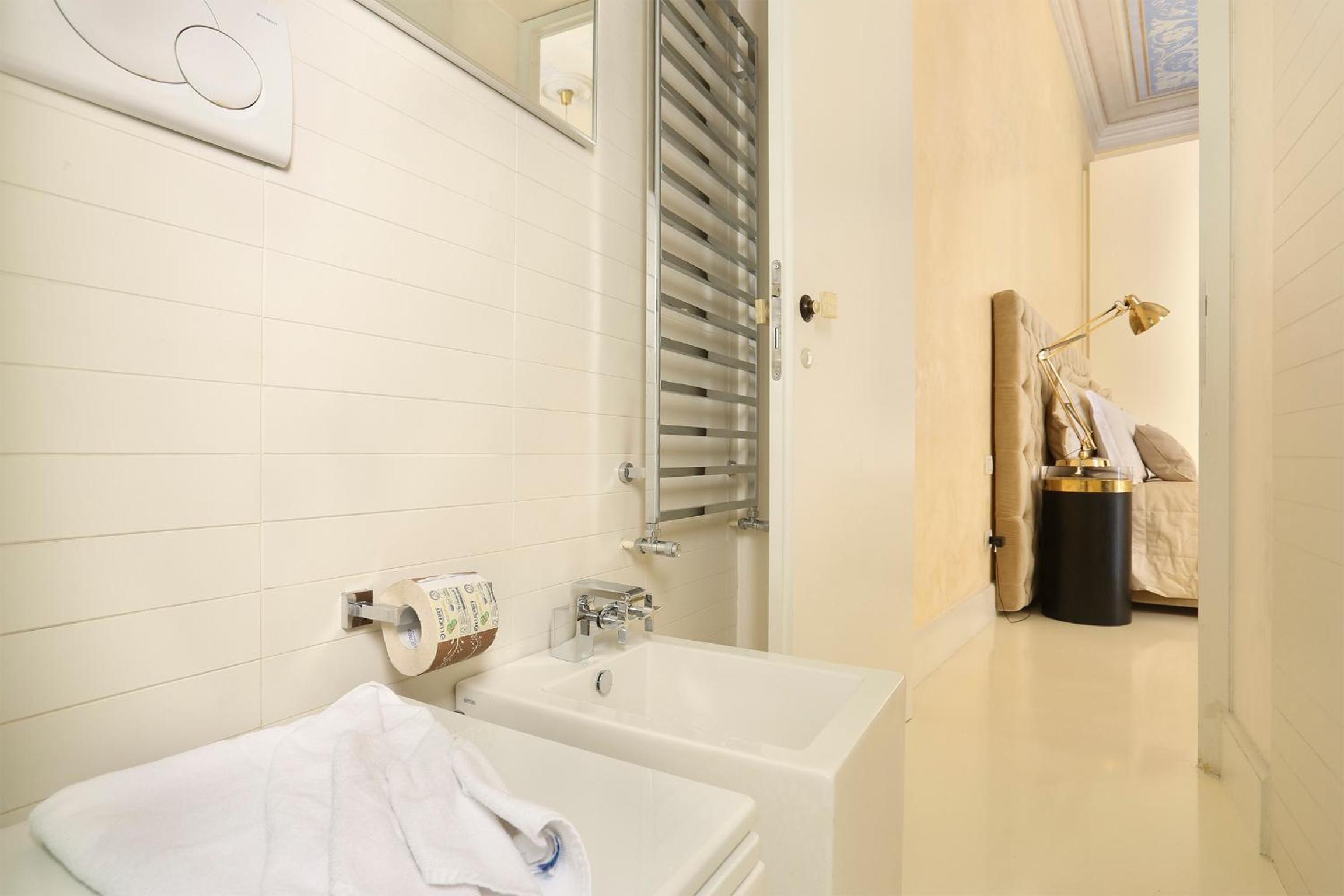 LUXURY suite with amazing Terrace in Florence-hosted by Sweetstay